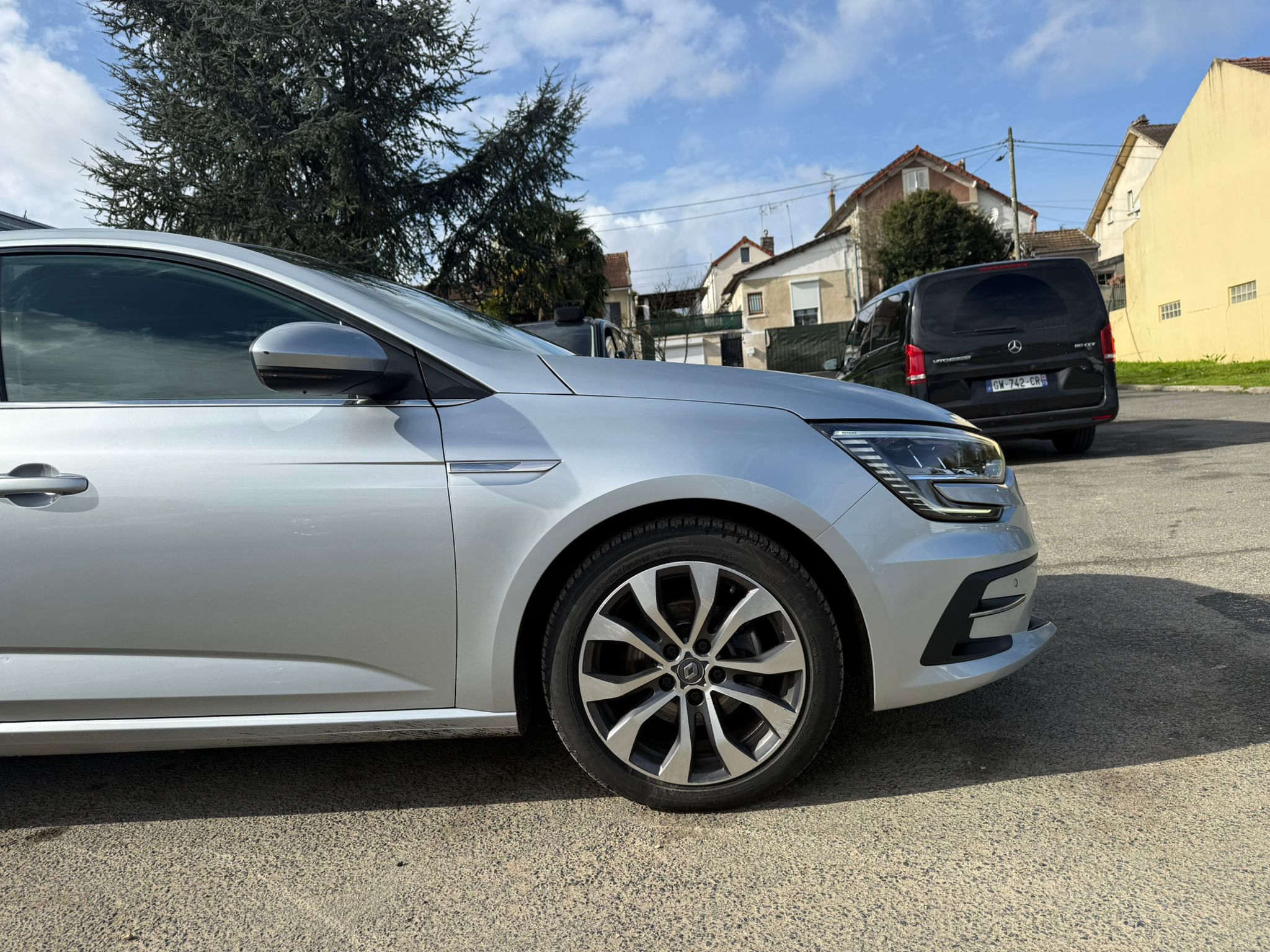 Achat RENAULT MEGANE IV BERLINE 1.3 TCe 140 EDC Techno – 5P 28/06/2023 en France pour importation en Algérie (Occasion). Spécialiste Export -3 ans, CCR, Mujahid chez DJ CAR. Réf nbb8i1re