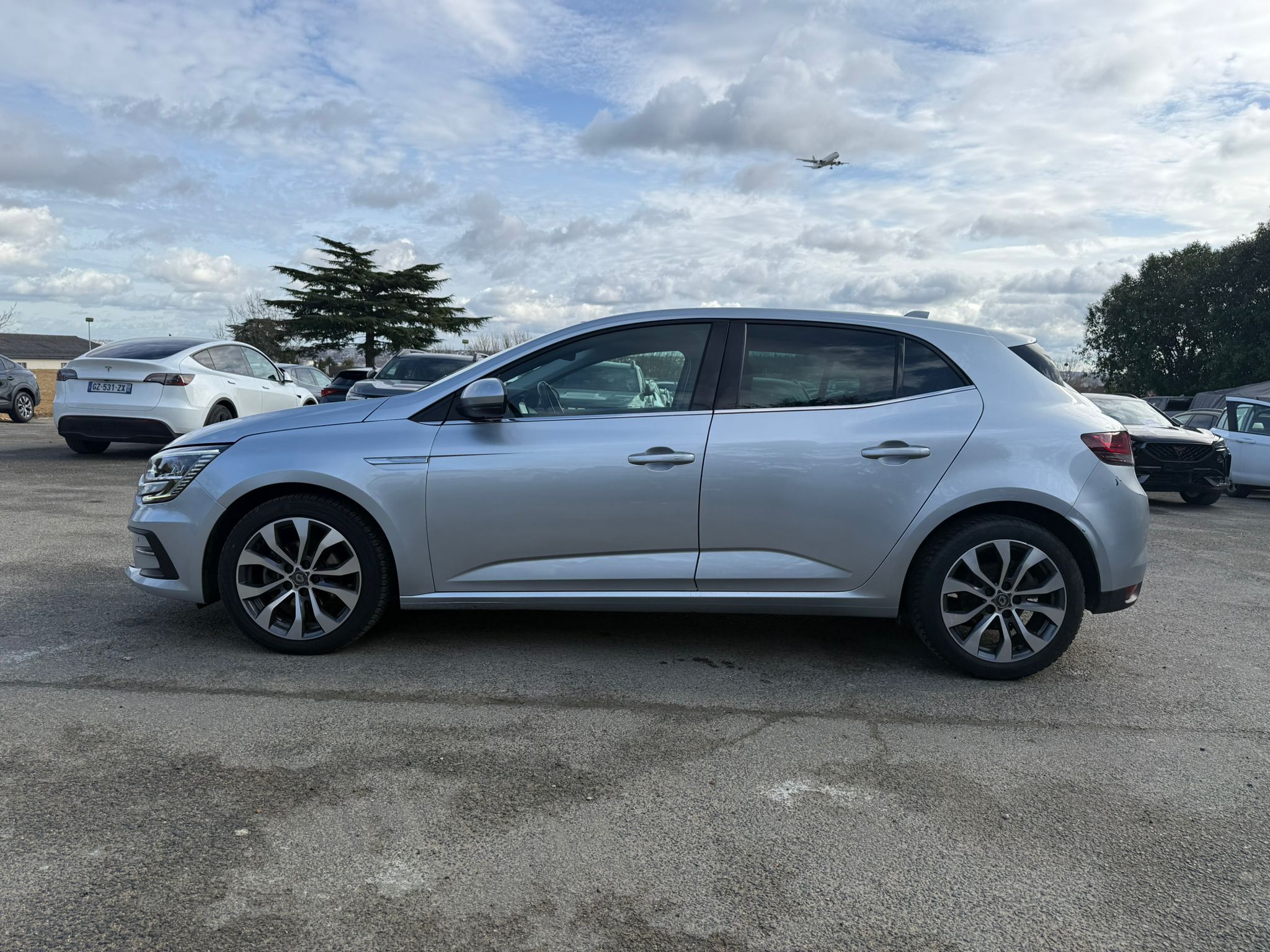Achat RENAULT MEGANE IV BERLINE 1.3 TCe 140 EDC Techno – 5P 28/06/2023 en France pour importation en Algérie (Occasion). Spécialiste Export -3 ans, CCR, Mujahid chez DJ CAR. Réf nbb8i1re
