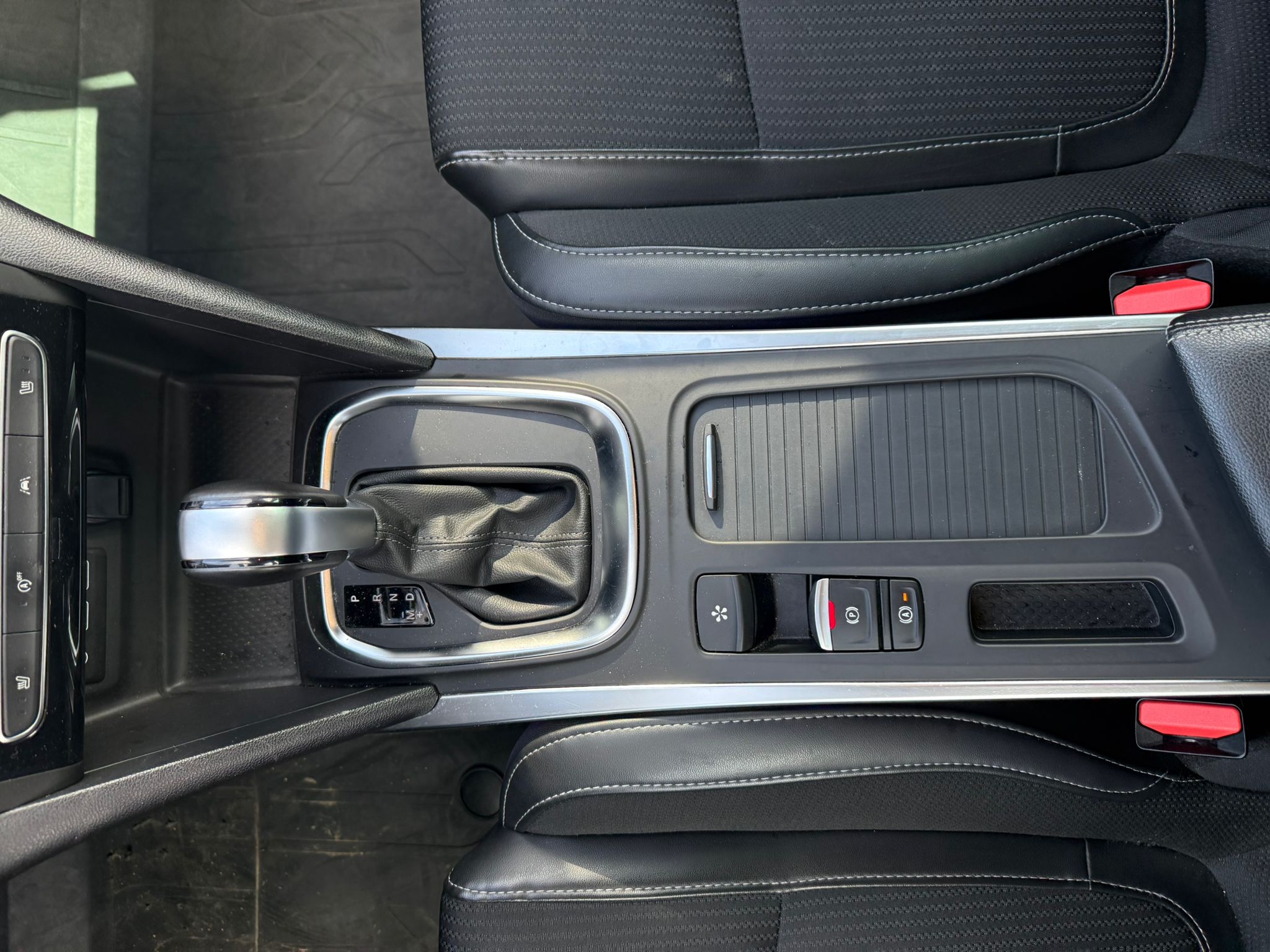 Achat RENAULT MEGANE IV BERLINE 1.3 TCe 140 EDC Techno – 5P 28/06/2023 en France pour importation en Algérie (Occasion). Spécialiste Export -3 ans, CCR, Mujahid chez DJ CAR. Réf nbb8i1re