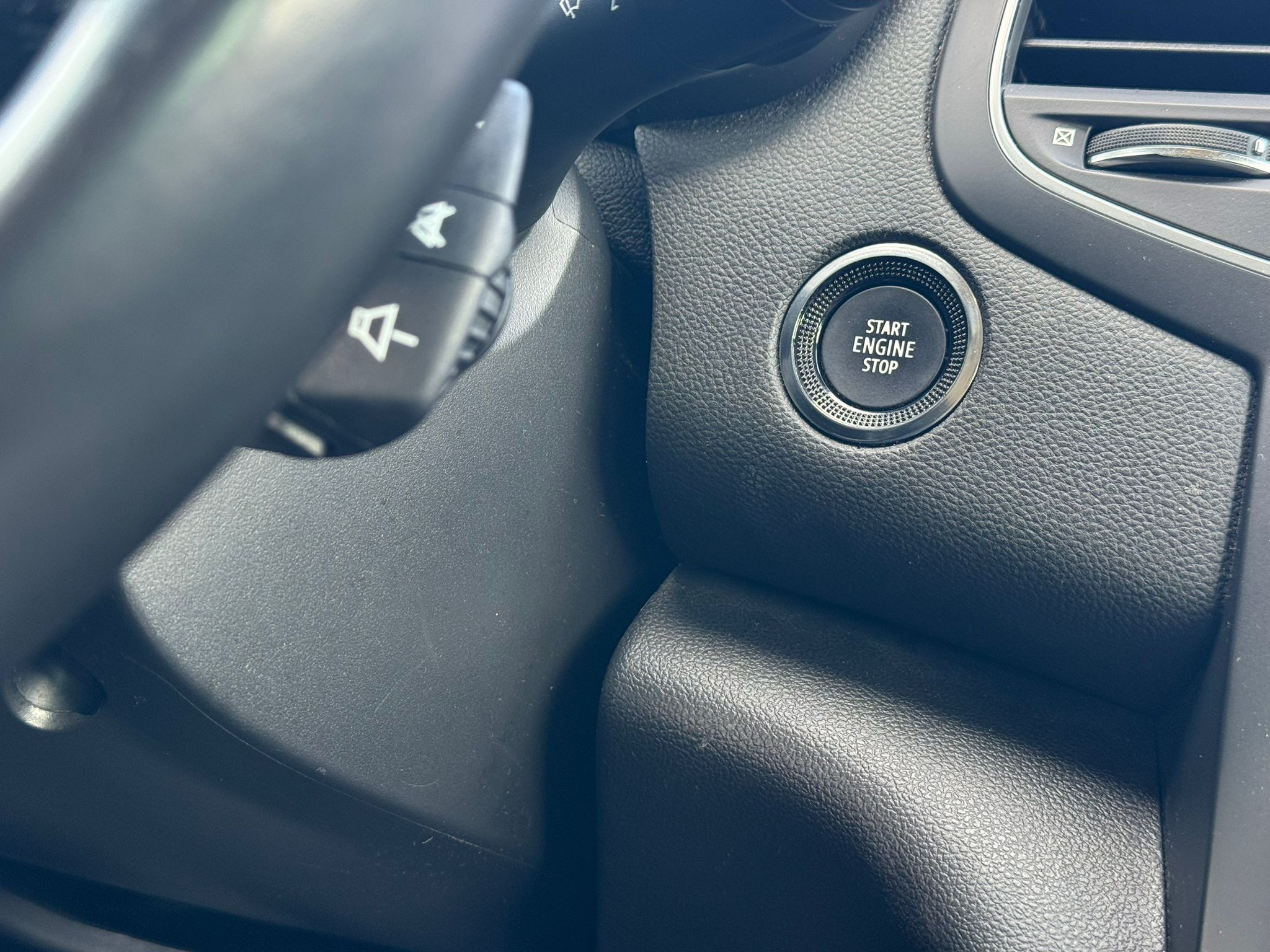 Achat RENAULT MEGANE IV BERLINE 1.3 TCe 140 EDC Techno – 5P 28/06/2023 en France pour importation en Algérie (Occasion). Spécialiste Export -3 ans, CCR, Mujahid chez DJ CAR. Réf nbb8i1re