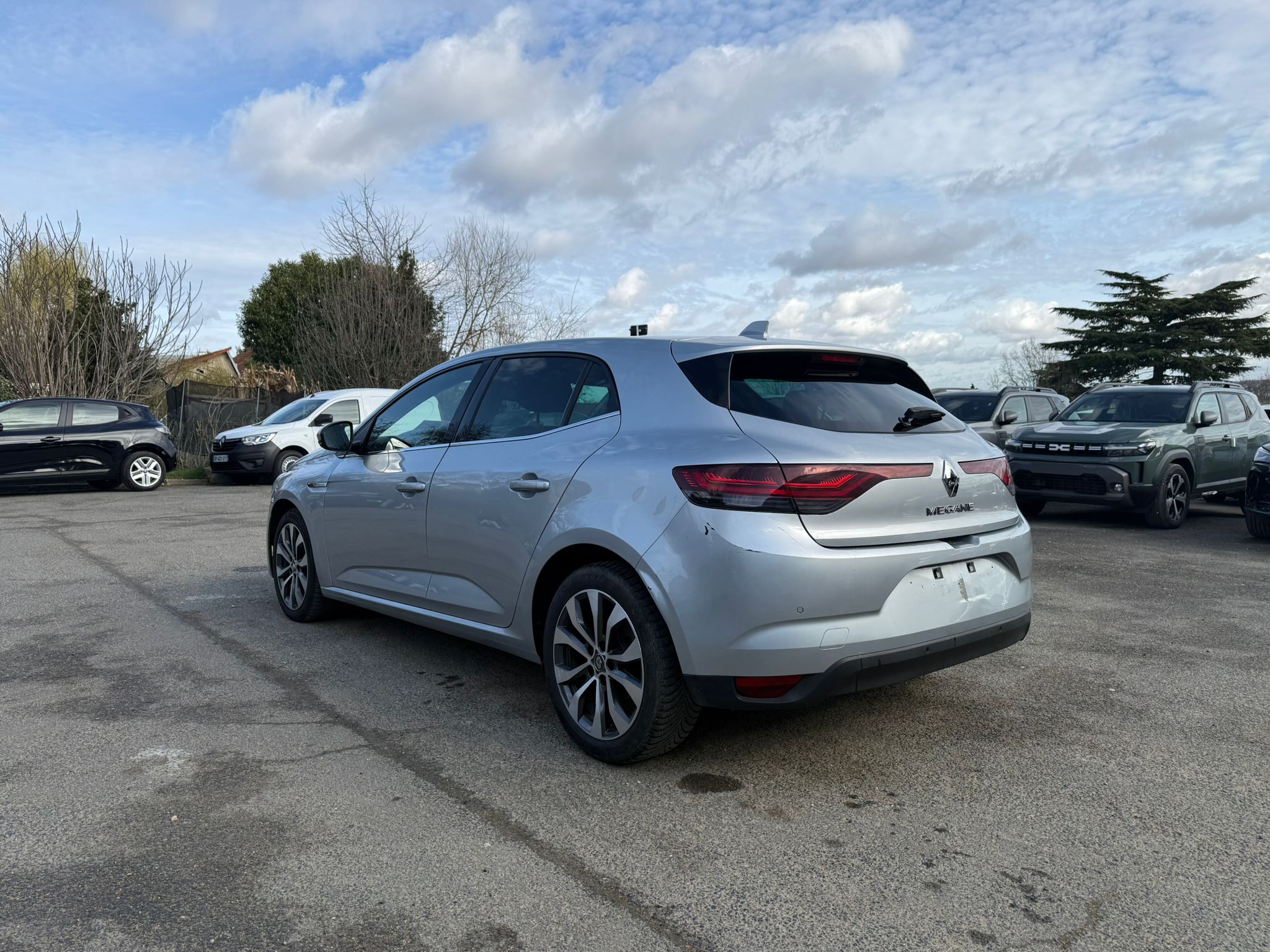 Achat RENAULT MEGANE IV BERLINE 1.3 TCe 140 EDC Techno – 5P 28/06/2023 en France pour importation en Algérie (Occasion). Spécialiste Export -3 ans, CCR, Mujahid chez DJ CAR. Réf nbb8i1re