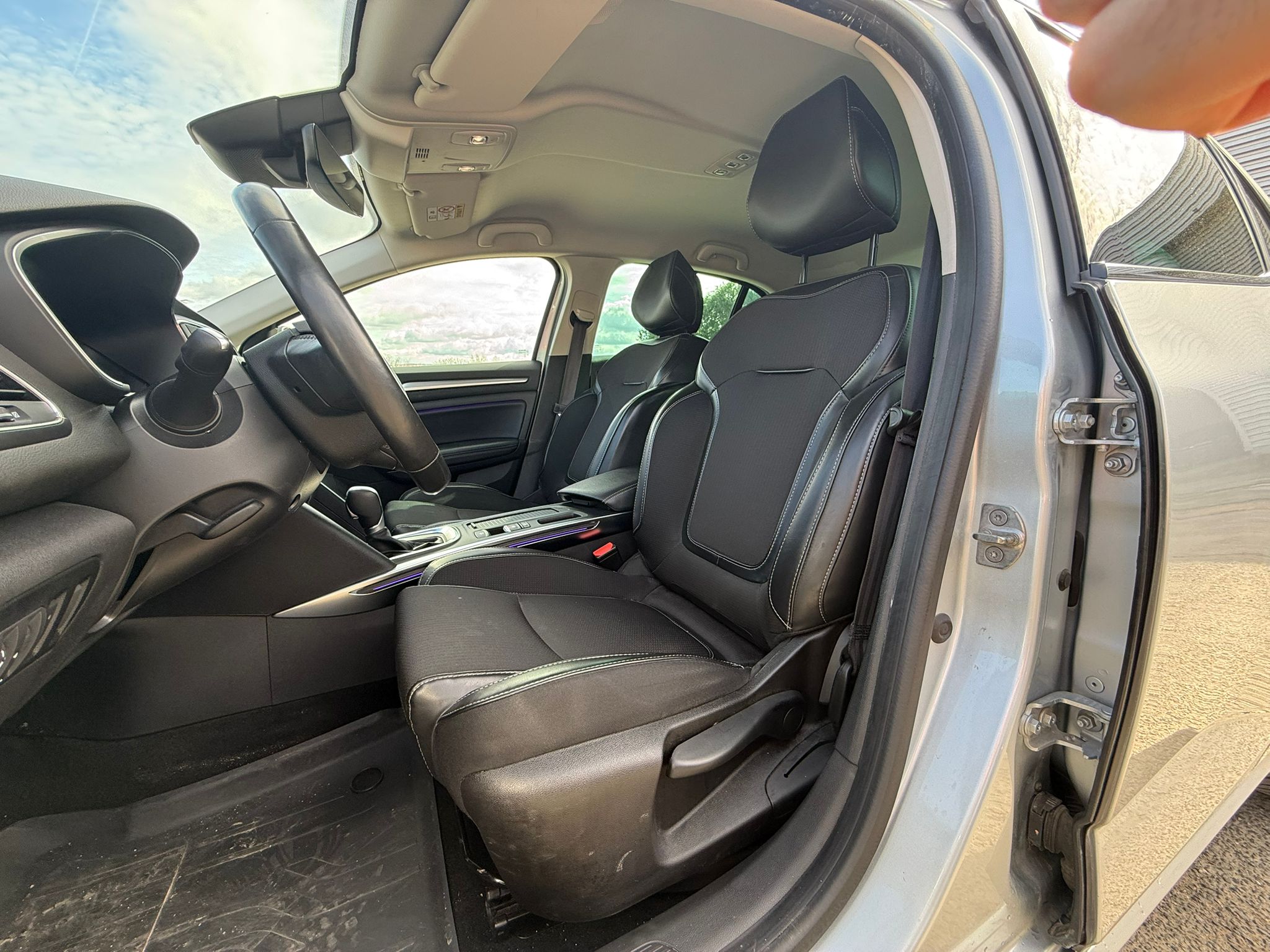 Achat RENAULT MEGANE IV BERLINE 1.3 TCe 140 EDC Techno – 5P 28/06/2023 en France pour importation en Algérie (Occasion). Spécialiste Export -3 ans, CCR, Mujahid chez DJ CAR. Réf nbb8i1re