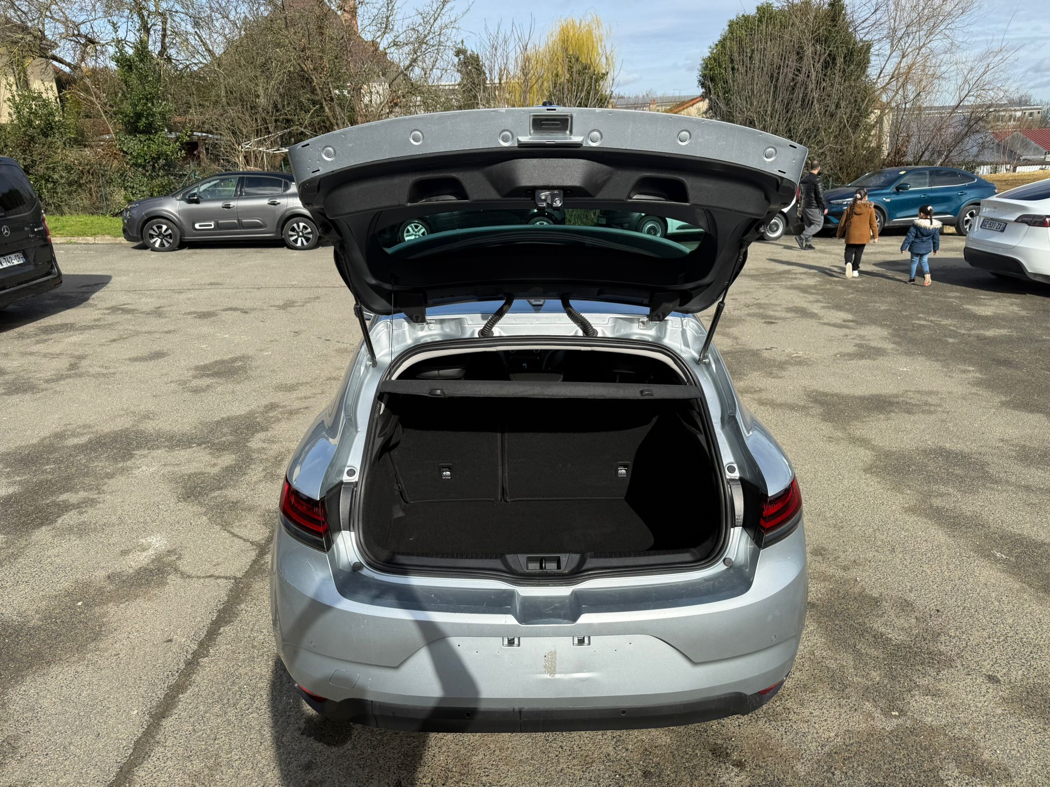 Achat RENAULT MEGANE IV BERLINE 1.3 TCe 140 EDC Techno – 5P 28/06/2023 en France pour importation en Algérie (Occasion). Spécialiste Export -3 ans, CCR, Mujahid chez DJ CAR. Réf nbb8i1re