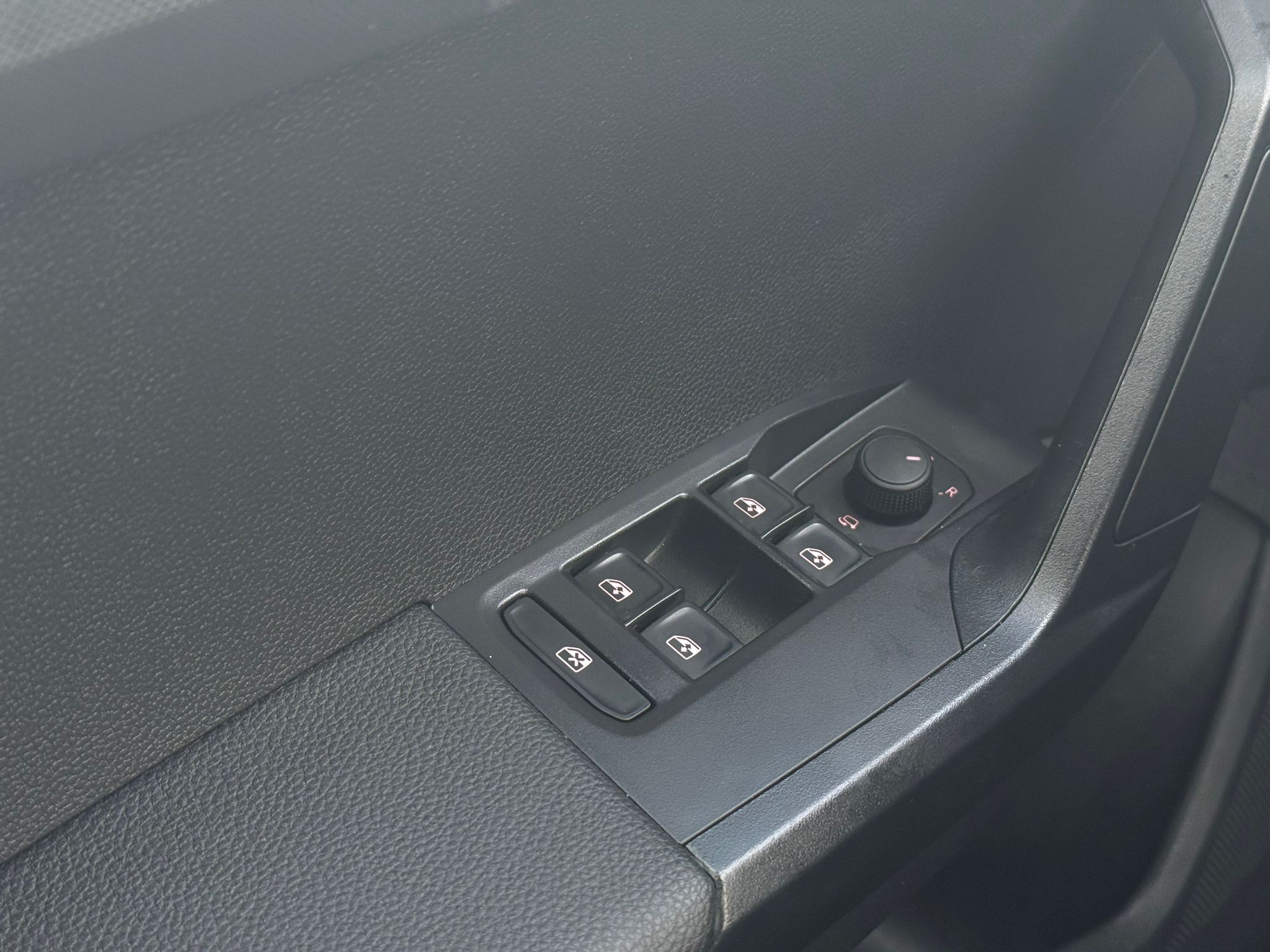 Achat SEAT ARONA PHASE 2 1,0 TSI 115CH STYLE EDITION SPECIALE 28/02/2025 en France pour importation en Algérie (Occasion). Spécialiste Export -3 ans, CCR, Mujahid chez DJ CAR. Réf 7su4w1