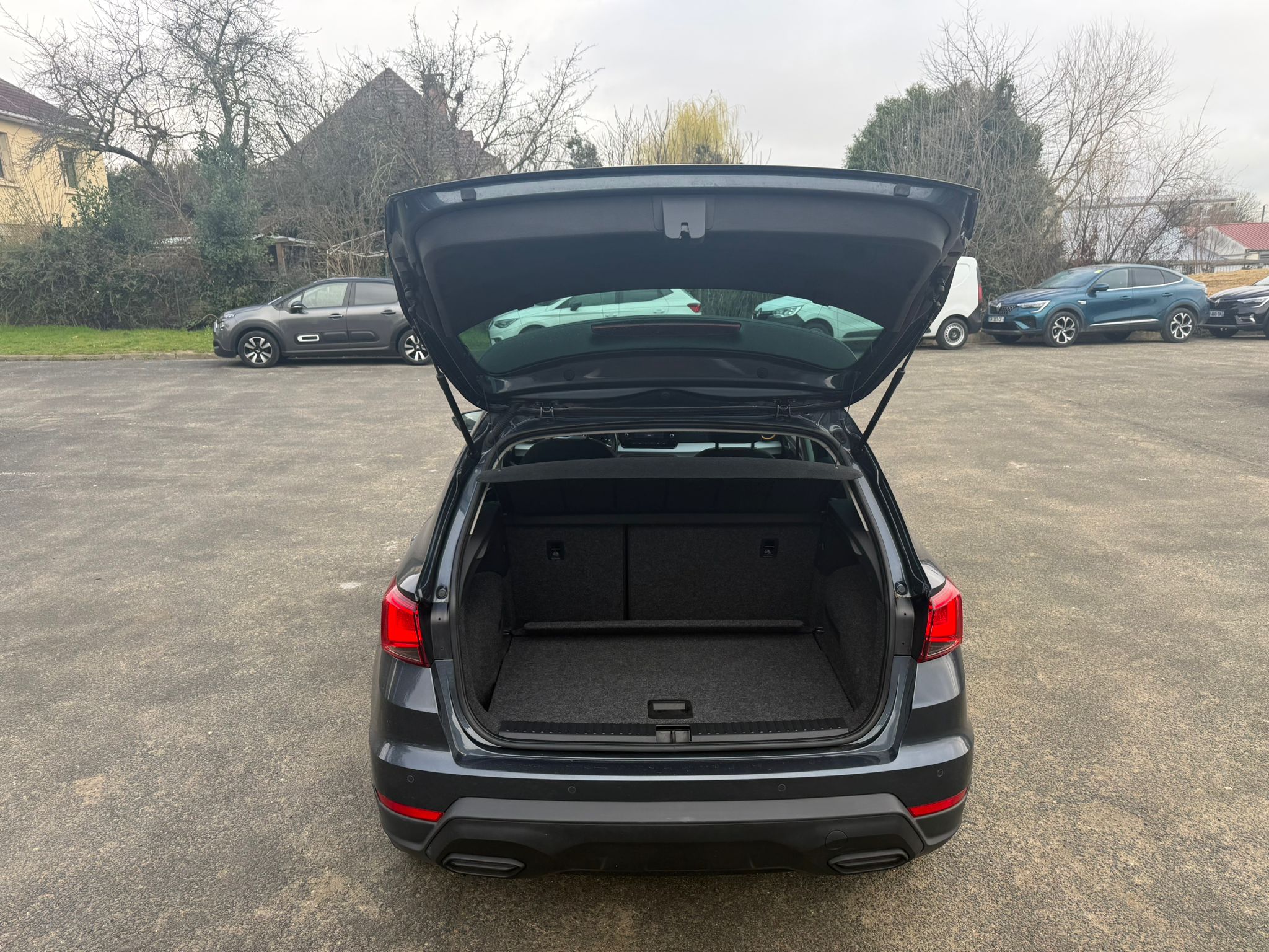 Achat SEAT ARONA PHASE 2 1,0 TSI 115CH STYLE EDITION SPECIALE 28/02/2025 en France pour importation en Algérie (Occasion). Spécialiste Export -3 ans, CCR, Mujahid chez DJ CAR. Réf 7su4w1