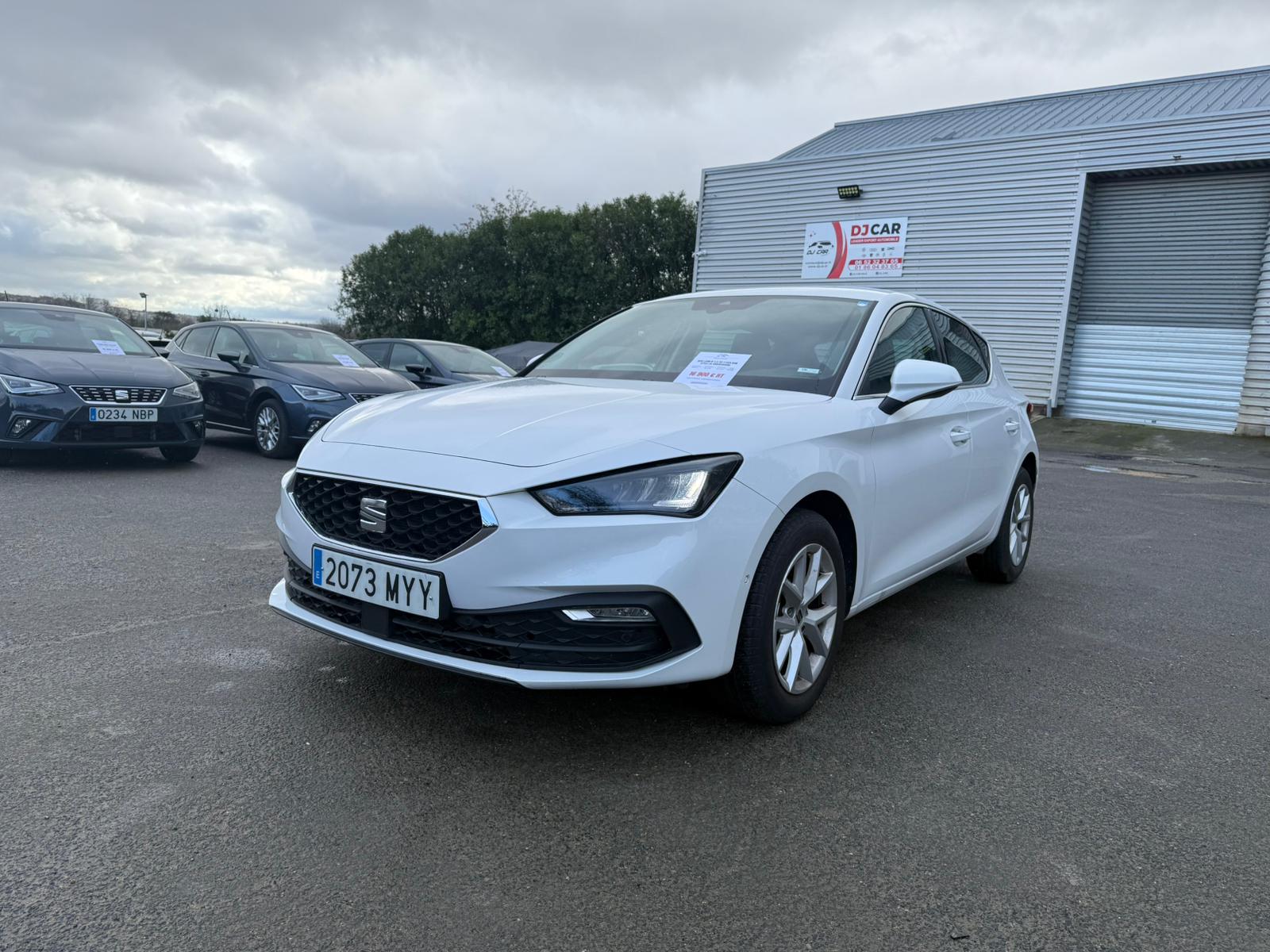 Achat SEAT LEON IV 1,5 TSI 115CV BVM STYLE 25 ANNIVERSAIRE 05/03/2025 en France pour importation en Algérie (Occasion). Spécialiste Export -3 ans, CCR, Mujahid chez DJ CAR. Réf 3xtb3vvc