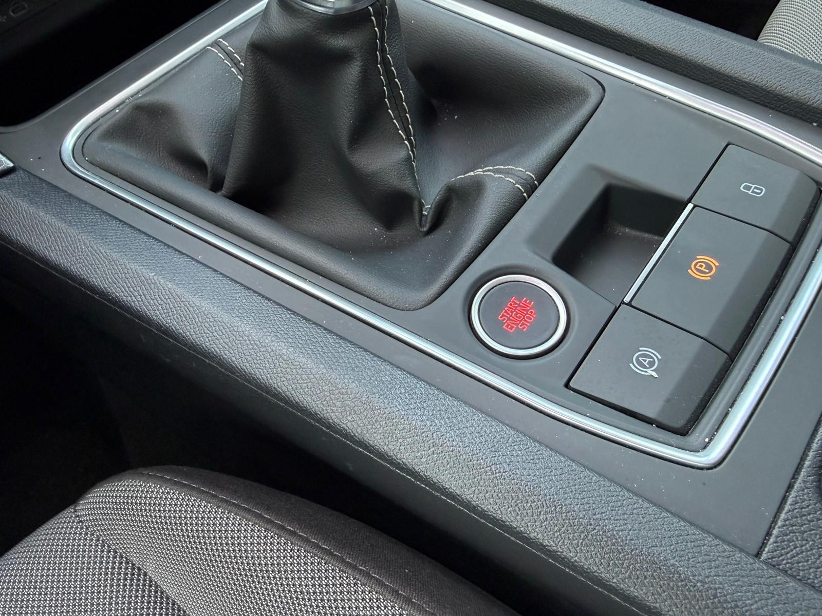 Achat SEAT LEON IV 1,5 TSI 115CV BVM STYLE 25 ANNIVERSAIRE 05/03/2025 en France pour importation en Algérie (Occasion). Spécialiste Export -3 ans, CCR, Mujahid chez DJ CAR. Réf 3xtb3vvc