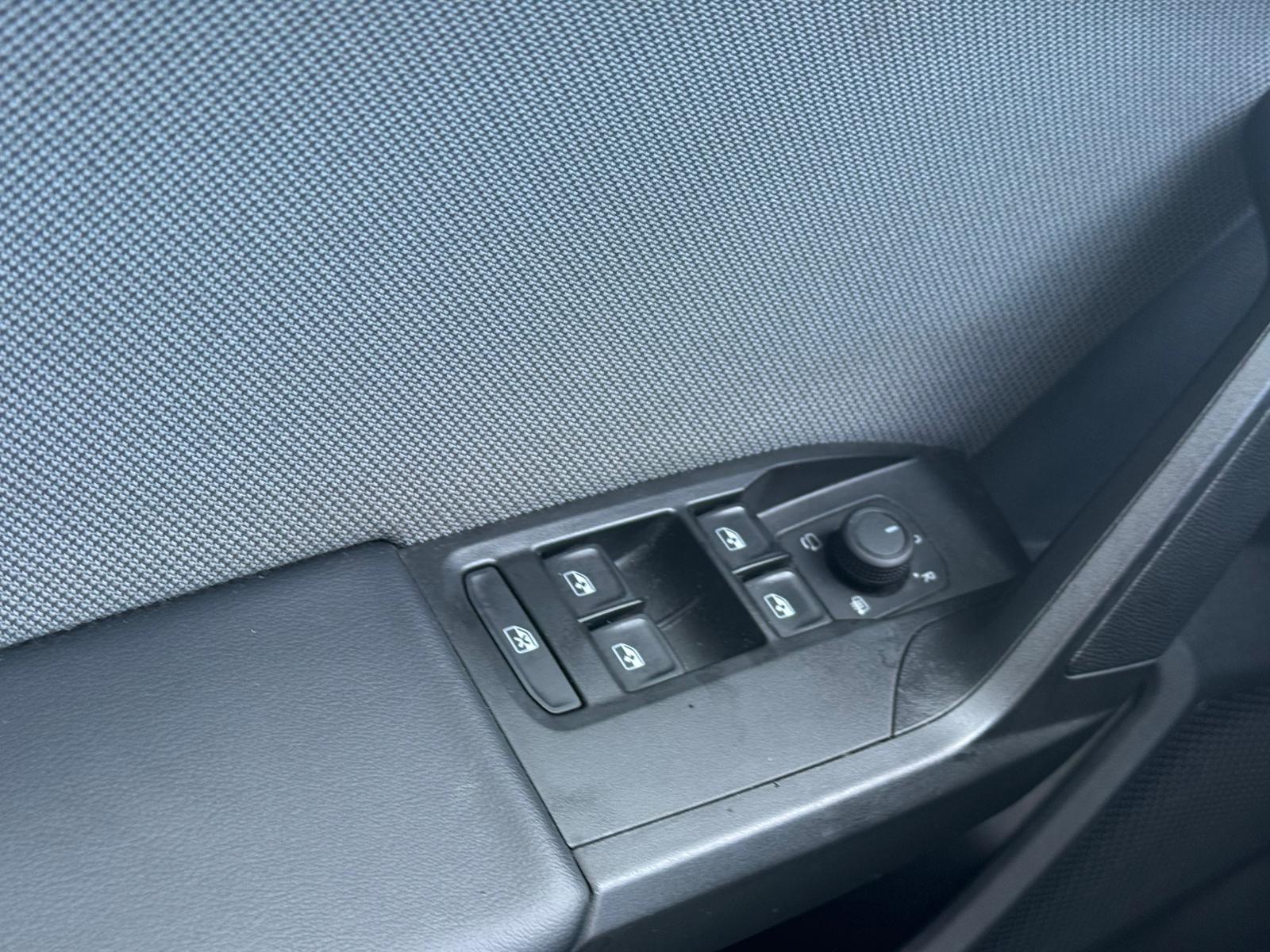 Achat SEAT LEON IV 1,5 TSI 115CV BVM STYLE 25 ANNIVERSAIRE 05/03/2025 en France pour importation en Algérie (Occasion). Spécialiste Export -3 ans, CCR, Mujahid chez DJ CAR. Réf 3xtb3vvc