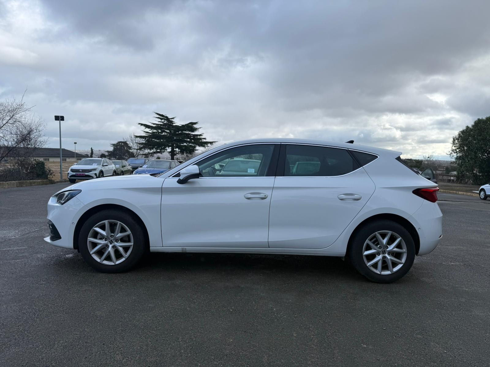 Achat SEAT LEON IV 1,5 TSI 115CV BVM STYLE 25 ANNIVERSAIRE 05/03/2025 en France pour importation en Algérie (Occasion). Spécialiste Export -3 ans, CCR, Mujahid chez DJ CAR. Réf 3xtb3vvc