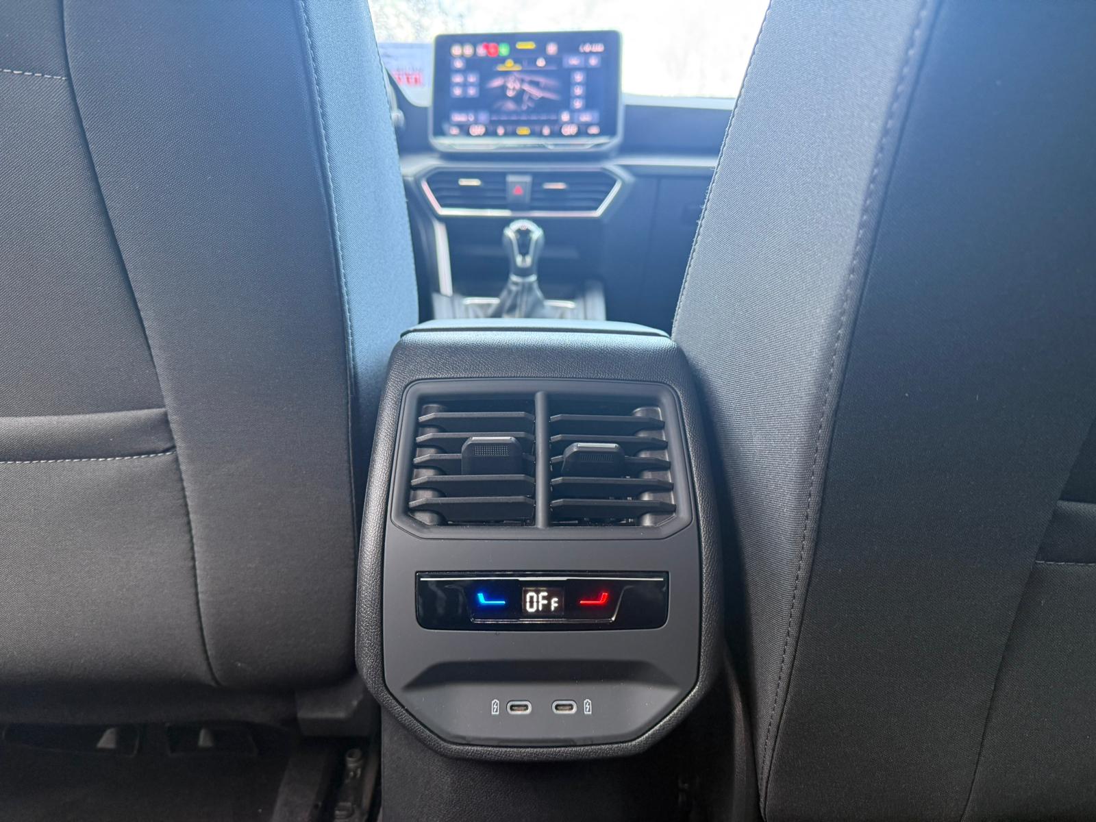 Achat SEAT LEON IV 1,5 TSI 115CV BVM STYLE 25 ANNIVERSAIRE 05/03/2025 en France pour importation en Algérie (Occasion). Spécialiste Export -3 ans, CCR, Mujahid chez DJ CAR. Réf 3xtb3vvc