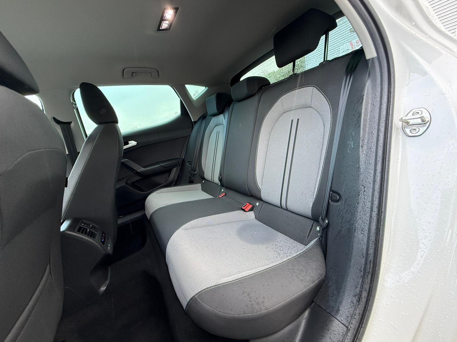 Achat SEAT LEON IV 1,5 TSI 115CV BVM STYLE 25 ANNIVERSAIRE 05/03/2025 en France pour importation en Algérie (Occasion). Spécialiste Export -3 ans, CCR, Mujahid chez DJ CAR. Réf 3xtb3vvc