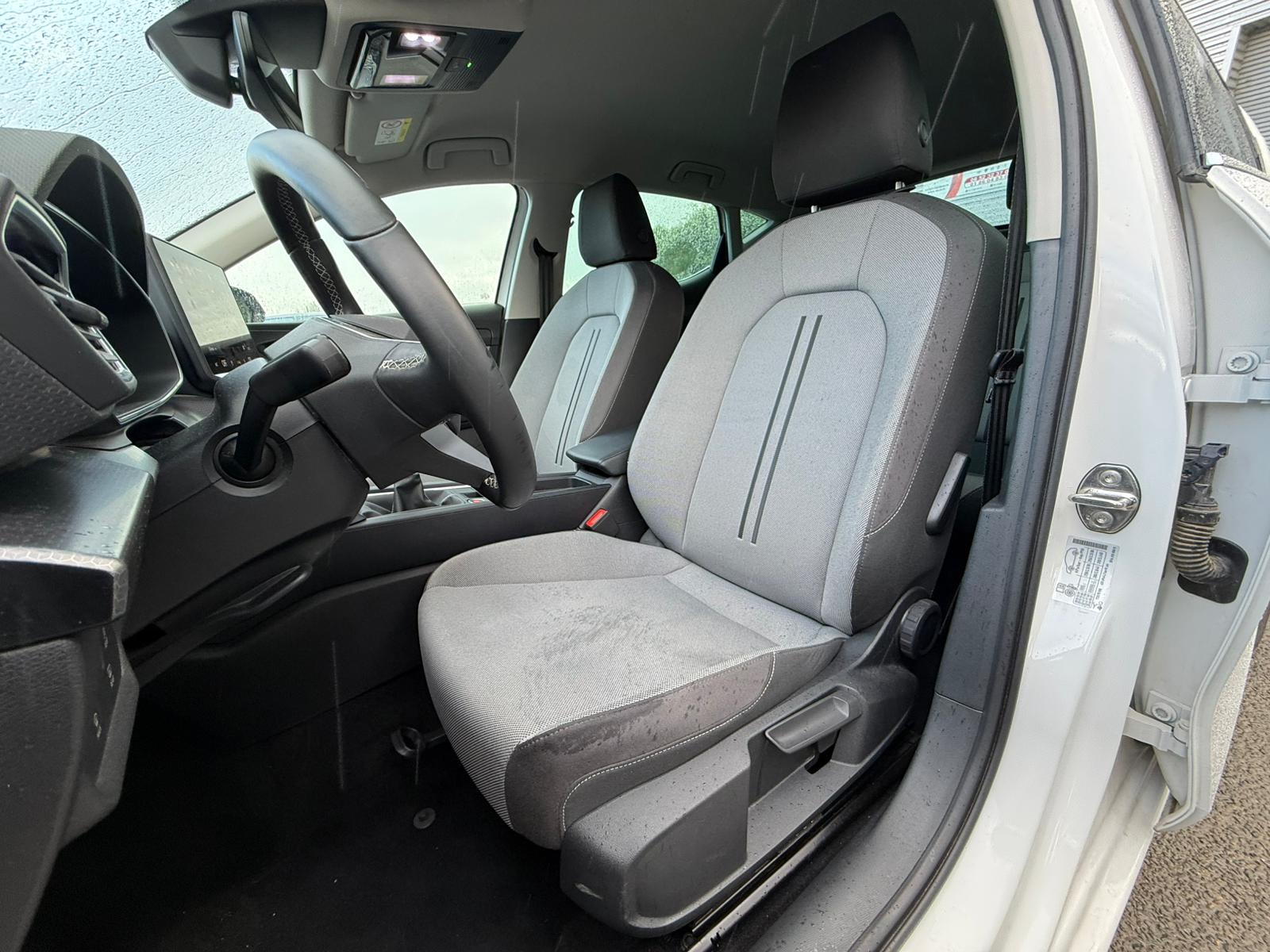 Achat SEAT LEON IV 1,5 TSI 115CV BVM STYLE 25 ANNIVERSAIRE 05/03/2025 en France pour importation en Algérie (Occasion). Spécialiste Export -3 ans, CCR, Mujahid chez DJ CAR. Réf 3xtb3vvc