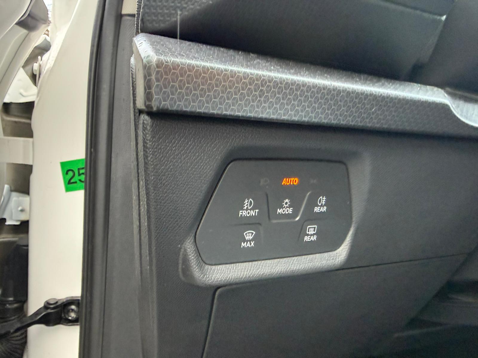 Achat SEAT LEON IV 1,5 TSI 115CV BVM STYLE 25 ANNIVERSAIRE 05/03/2025 en France pour importation en Algérie (Occasion). Spécialiste Export -3 ans, CCR, Mujahid chez DJ CAR. Réf 3xtb3vvc