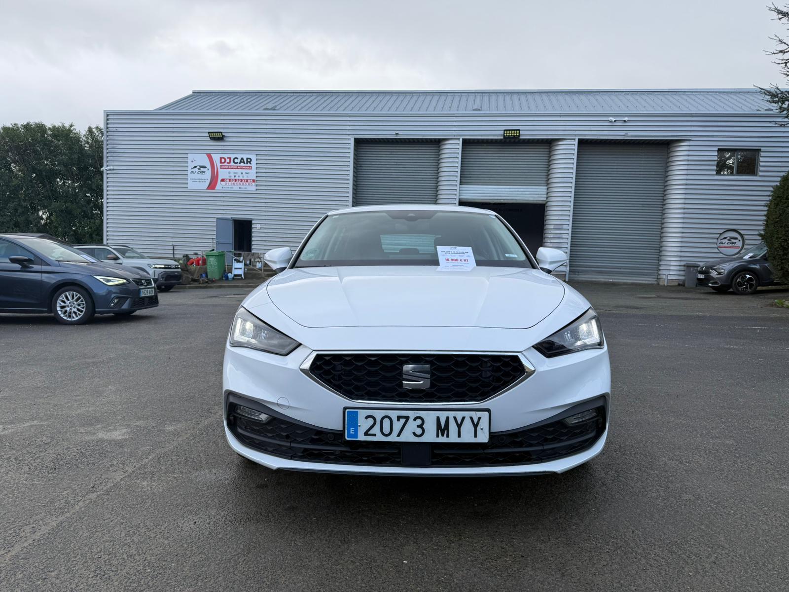 Achat SEAT LEON IV 1,5 TSI 115CV BVM STYLE 25 ANNIVERSAIRE 05/03/2025 en France pour importation en Algérie (Occasion). Spécialiste Export -3 ans, CCR, Mujahid chez DJ CAR. Réf 3xtb3vvc