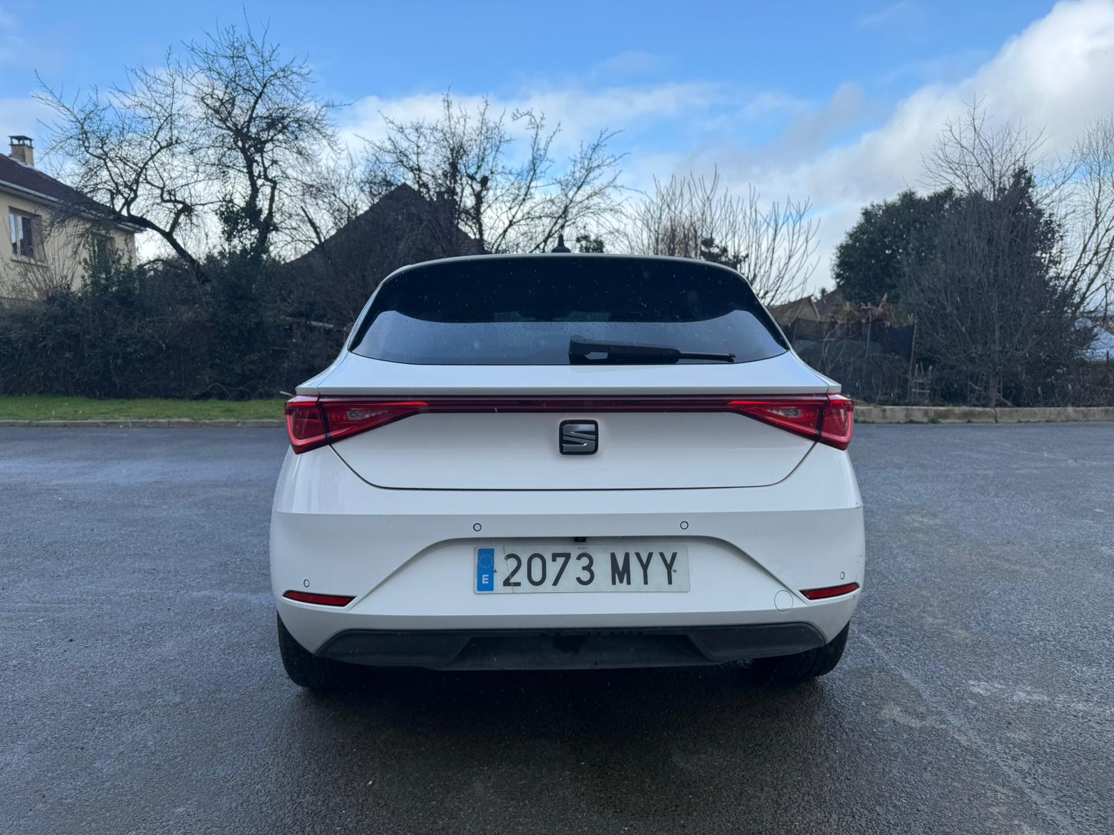 Achat SEAT LEON IV 1,5 TSI 115CV BVM STYLE 25 ANNIVERSAIRE 05/03/2025 en France pour importation en Algérie (Occasion). Spécialiste Export -3 ans, CCR, Mujahid chez DJ CAR. Réf 3xtb3vvc