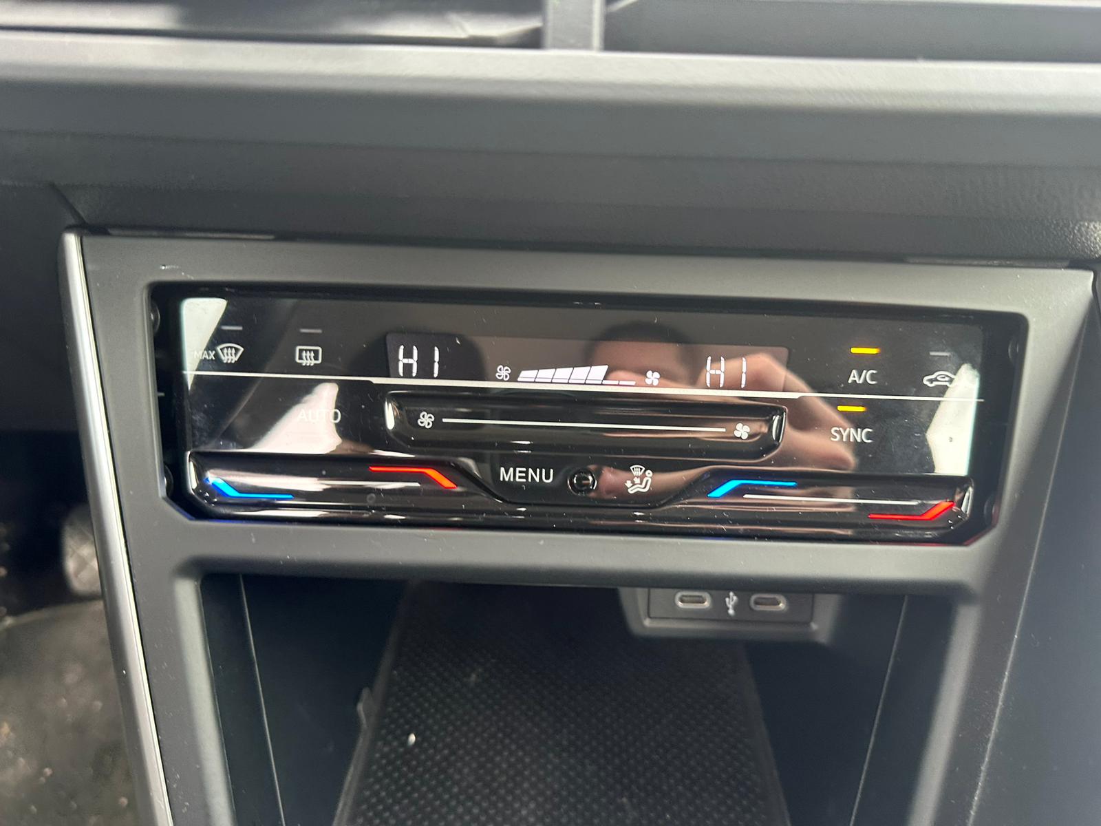 Achat VOLKSWAGEN TAIGO 1.0 TSI 115 BVM6 LIFE – 5P 13/12/2024 en France pour importation en Algérie (Occasion). Spécialiste Export -3 ans, CCR, Mujahid chez DJ CAR. Réf 18ik5dpz