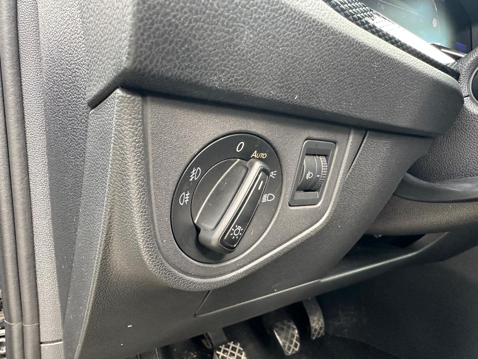 Achat VOLKSWAGEN TAIGO 1.0 TSI 115 BVM6 LIFE – 5P 13/12/2024 en France pour importation en Algérie (Occasion). Spécialiste Export -3 ans, CCR, Mujahid chez DJ CAR. Réf 18ik5dpz