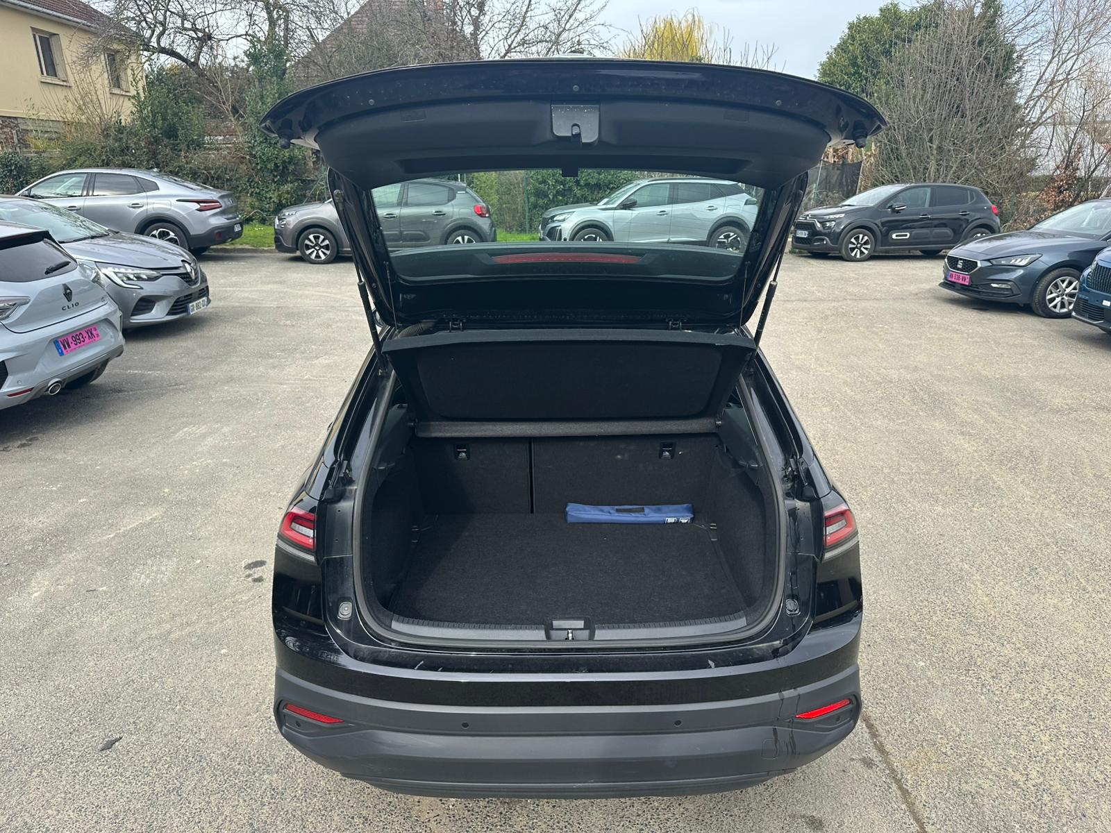 Achat VOLKSWAGEN TAIGO 1.0 TSI 115 BVM6 LIFE – 5P 13/12/2024 en France pour importation en Algérie (Occasion). Spécialiste Export -3 ans, CCR, Mujahid chez DJ CAR. Réf e2h8nl