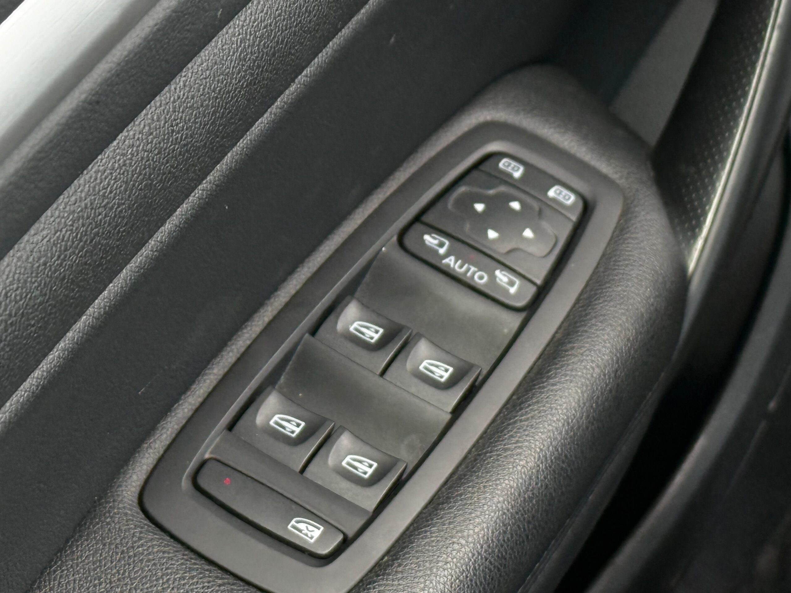 RENAULT MEGANE IV BERLINE 1.3 TCe 140 EDC Techno – 5P