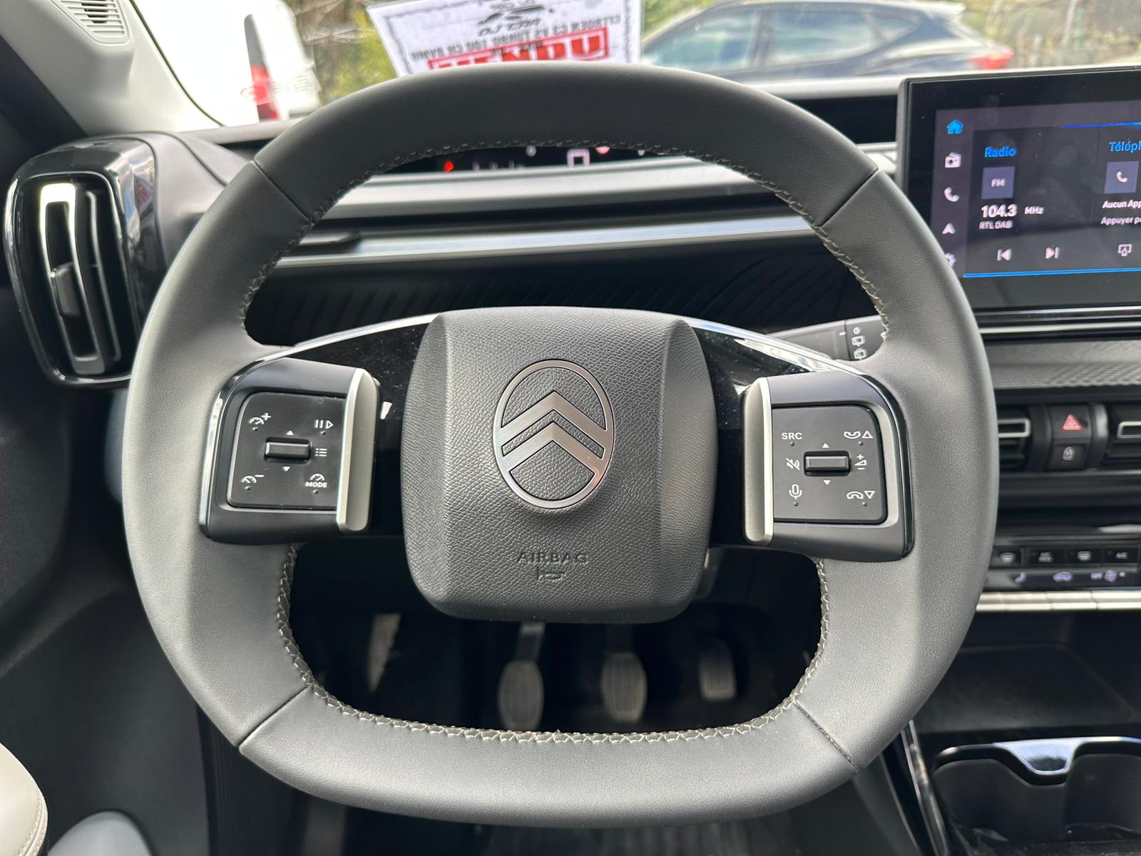 Achat CITROEN C3 V5 Turbo 100 ch BVM6 Max – 5P 31/01/2025 en France pour importation en Algérie (Occasion). Spécialiste Export -3 ans, CCR, Mujahid chez DJ CAR. Réf 82kolnh