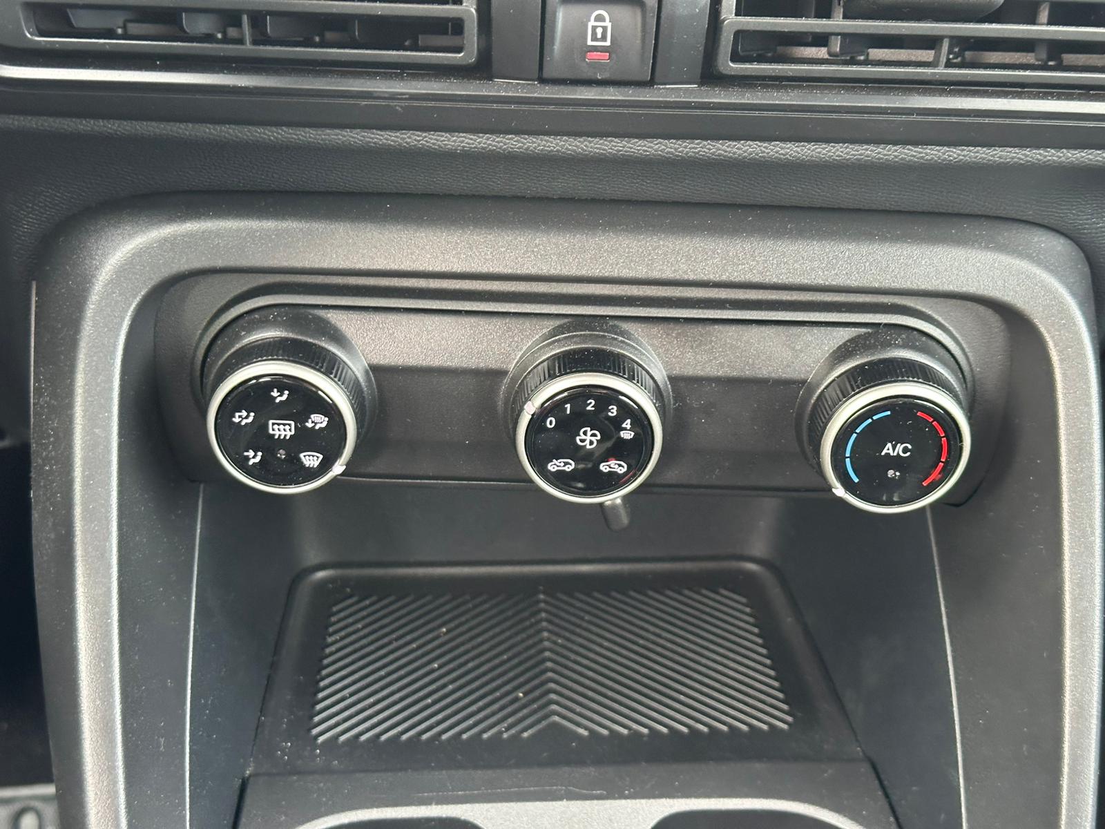 Achat CITROEN C3 V5 Turbo 100 ch BVM6 Plus – 5P 30/01/2025 en France pour importation en Algérie (Occasion). Spécialiste Export -3 ans, CCR, Mujahid chez DJ CAR. Réf 5tjc903