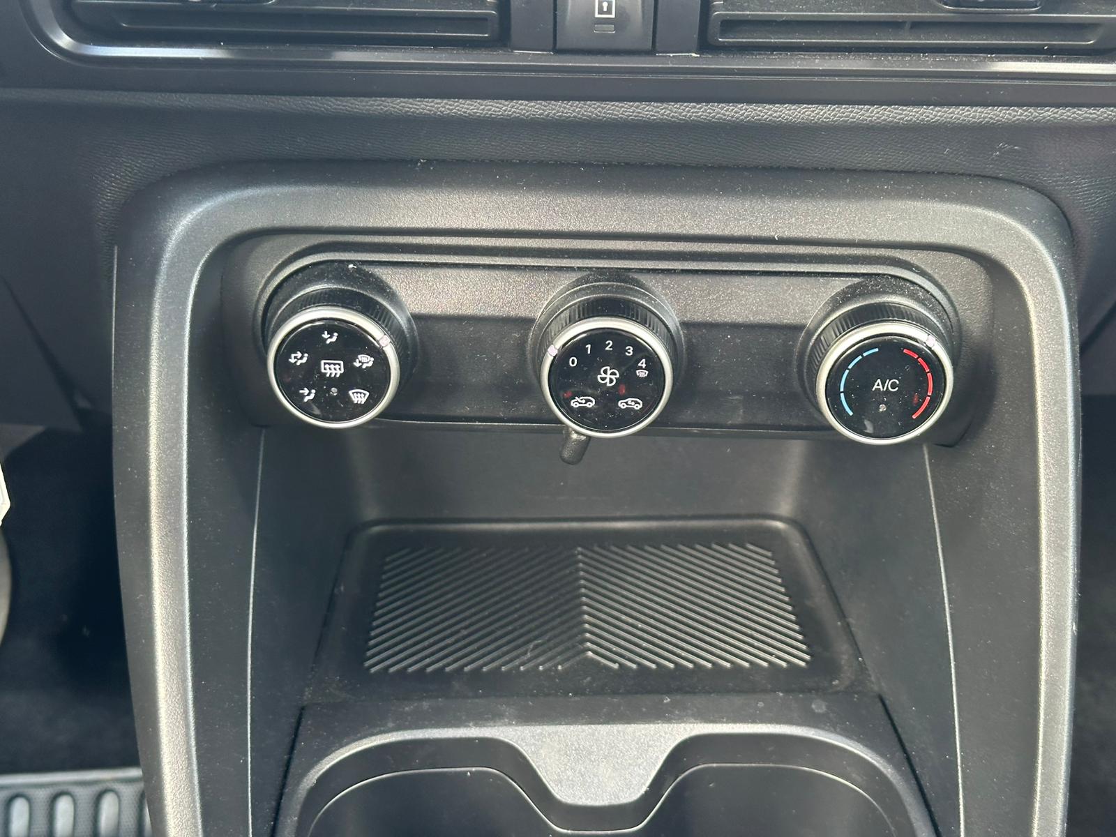 Achat CITROEN C3 V5 Turbo 100 ch BVM6 Plus – 5P 31/03/2025 en France pour importation en Algérie (Occasion). Spécialiste Export -3 ans, CCR, Mujahid chez DJ CAR. Réf ml6jonv