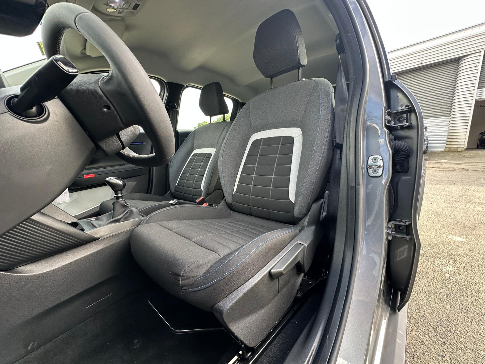Achat CITROEN C3 V5 Turbo 100 ch BVM6 Plus – 5P 31/03/2025 en France pour importation en Algérie (Occasion). Spécialiste Export -3 ans, CCR, Mujahid chez DJ CAR. Réf ml6jonv