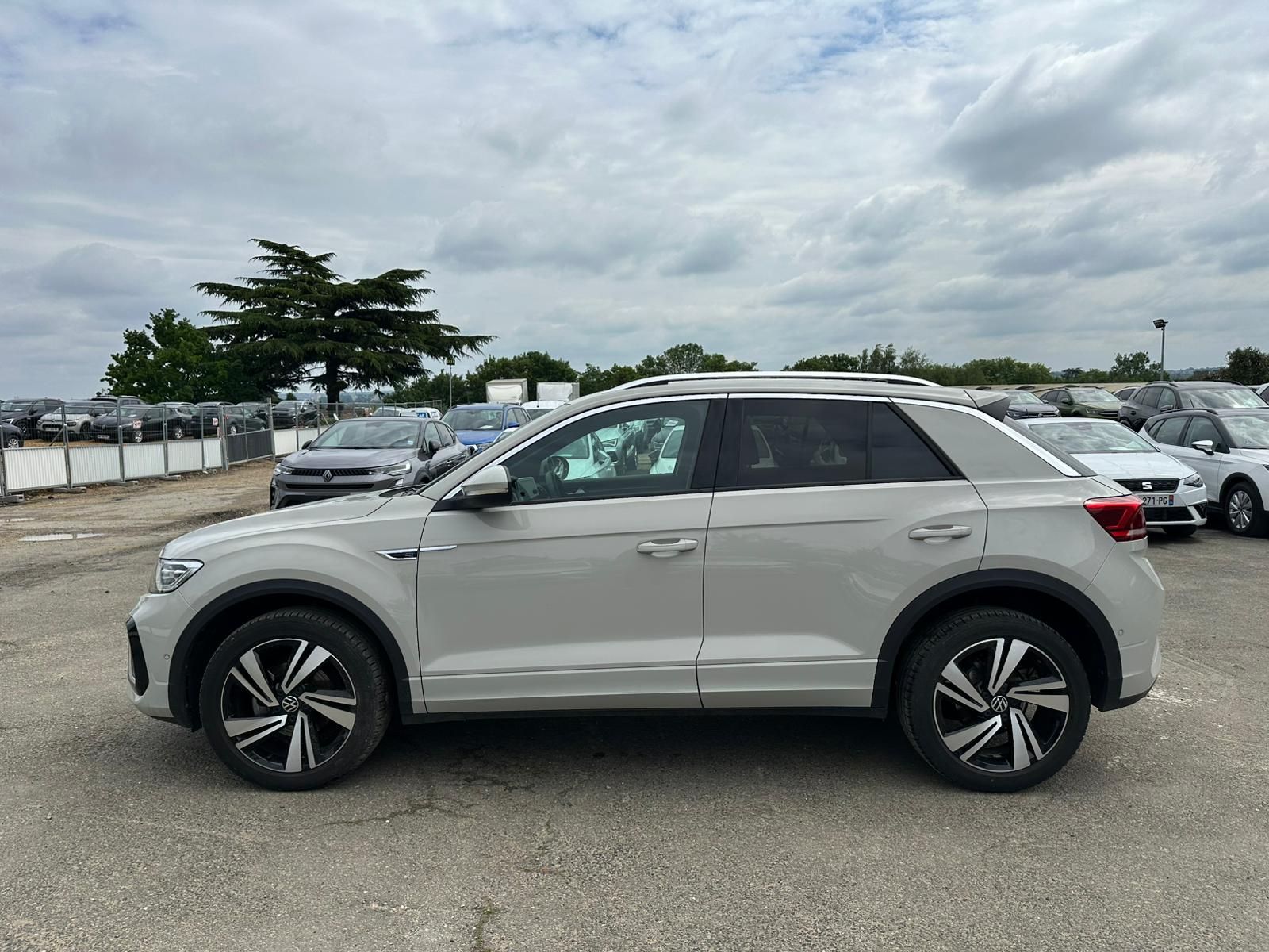 VOLKSWAGEN T-ROC R-LINE 1.5 TSI 150Ch Start/Stop DSG7 – 5P Moteur 1.5 TSI 150 CH occasion - Leader export auto Algérie, licence moudjahidine, CCR (Vue 2) - DJCAR