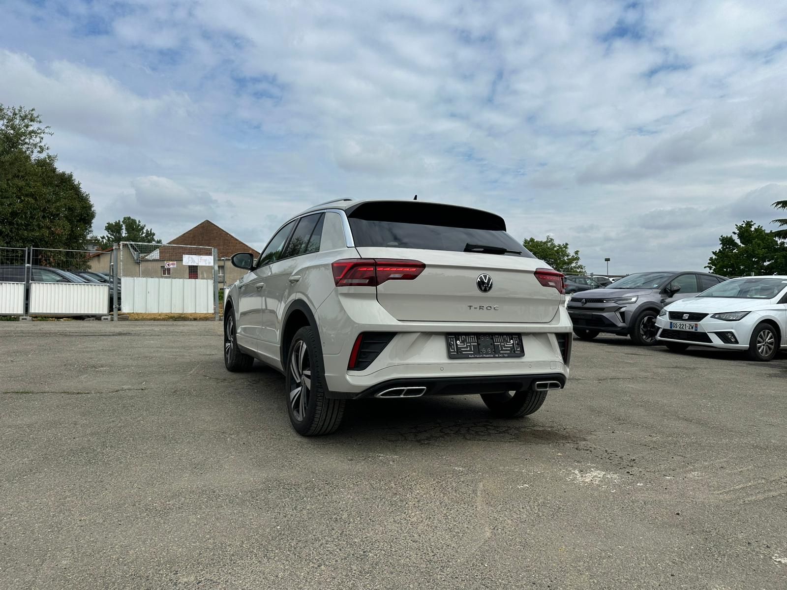 VOLKSWAGEN T-ROC R-LINE 1.5 TSI 150Ch Start/Stop DSG7 – 5P Moteur 1.5 TSI 150 CH occasion - Leader export auto Algérie, licence moudjahidine, CCR (Vue 3) - DJCAR