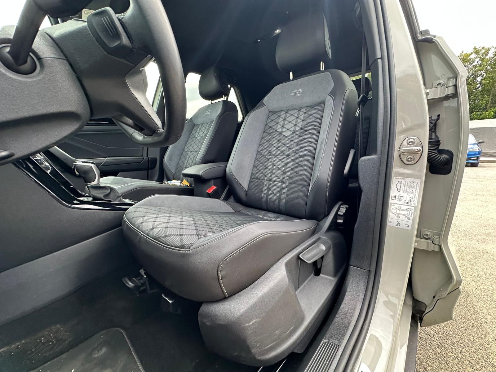 VOLKSWAGEN T-ROC R-LINE 1.5 TSI 150Ch Start/Stop DSG7 – 5P Moteur 1.5 TSI 150 CH occasion - Leader export auto Algérie, licence moudjahidine, CCR (Vue 17) - DJCAR