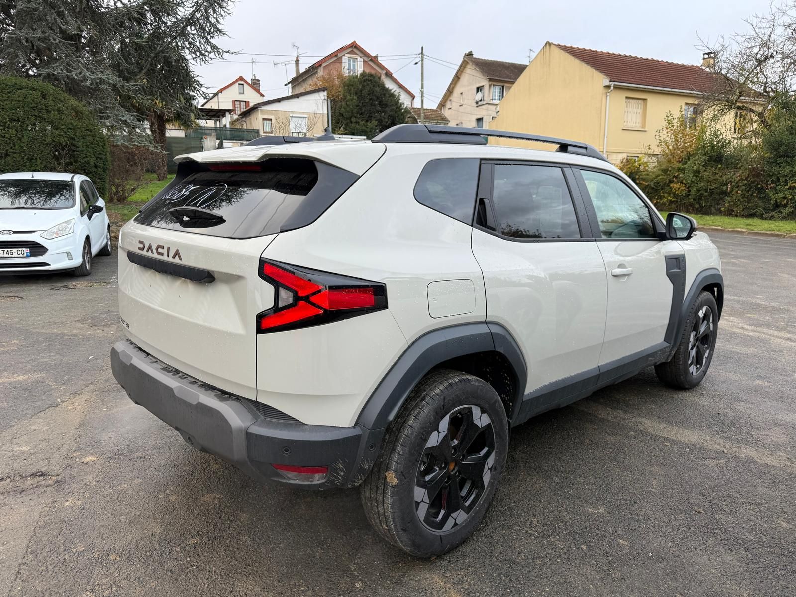 DACIA DUSTER – NEW EXTREME 1.3 TCE 150 CH BVA neuf - Leader export auto Algérie, licence moudjahidine, CCR (Vue 3) - DJCAR