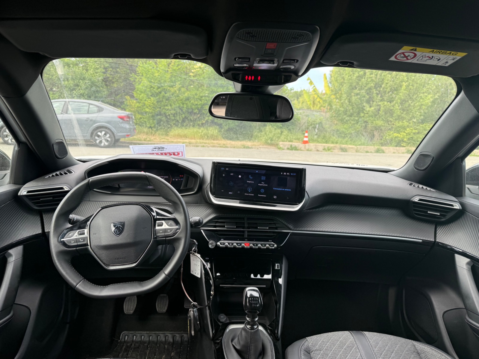 PEUGEOT 2008 1.2 PureTech 100ch S&S BVM6 Allure – 5P occasion - Leader export auto Algérie, licence moudjahidine, CCR (Vue 12) - DJCAR