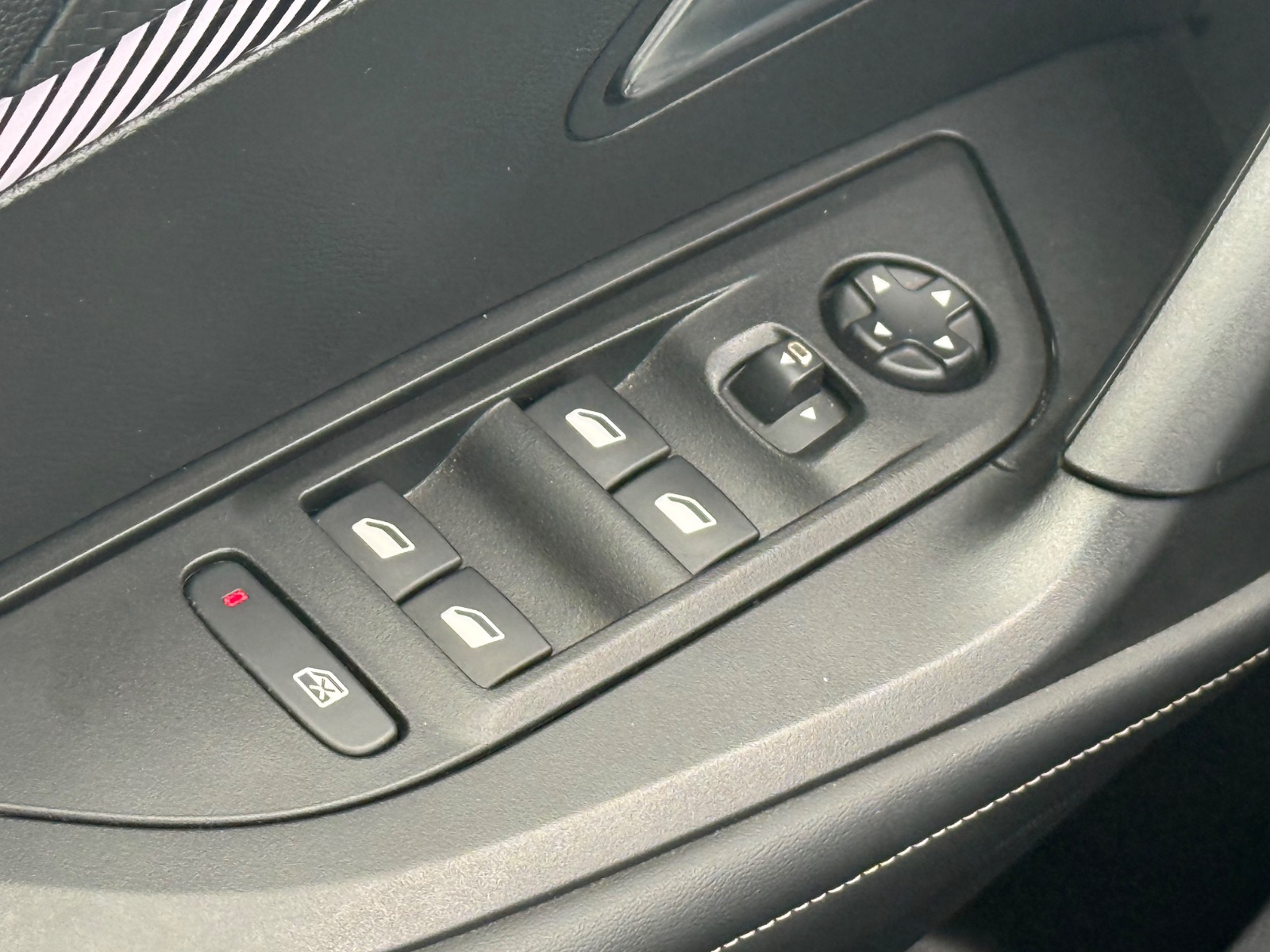 PEUGEOT 2008 1.2 PureTech 100ch S&S BVM6 Allure – 5P occasion - Leader export auto Algérie, licence moudjahidine, CCR (Vue 16) - DJCAR