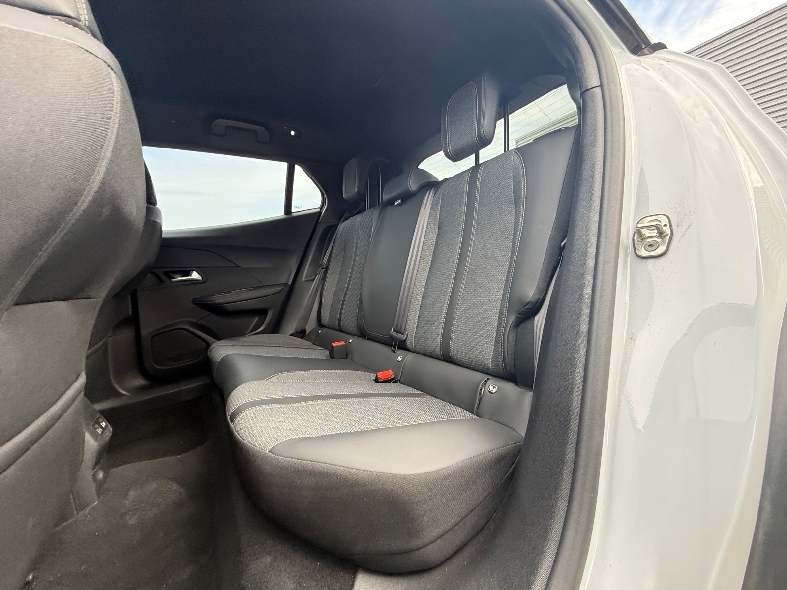 PEUGEOT 2008 1.2 PureTech 100ch S&S BVM6 Allure – 5P occasion - Leader export auto Algérie, licence moudjahidine, CCR (Vue 17) - DJCAR