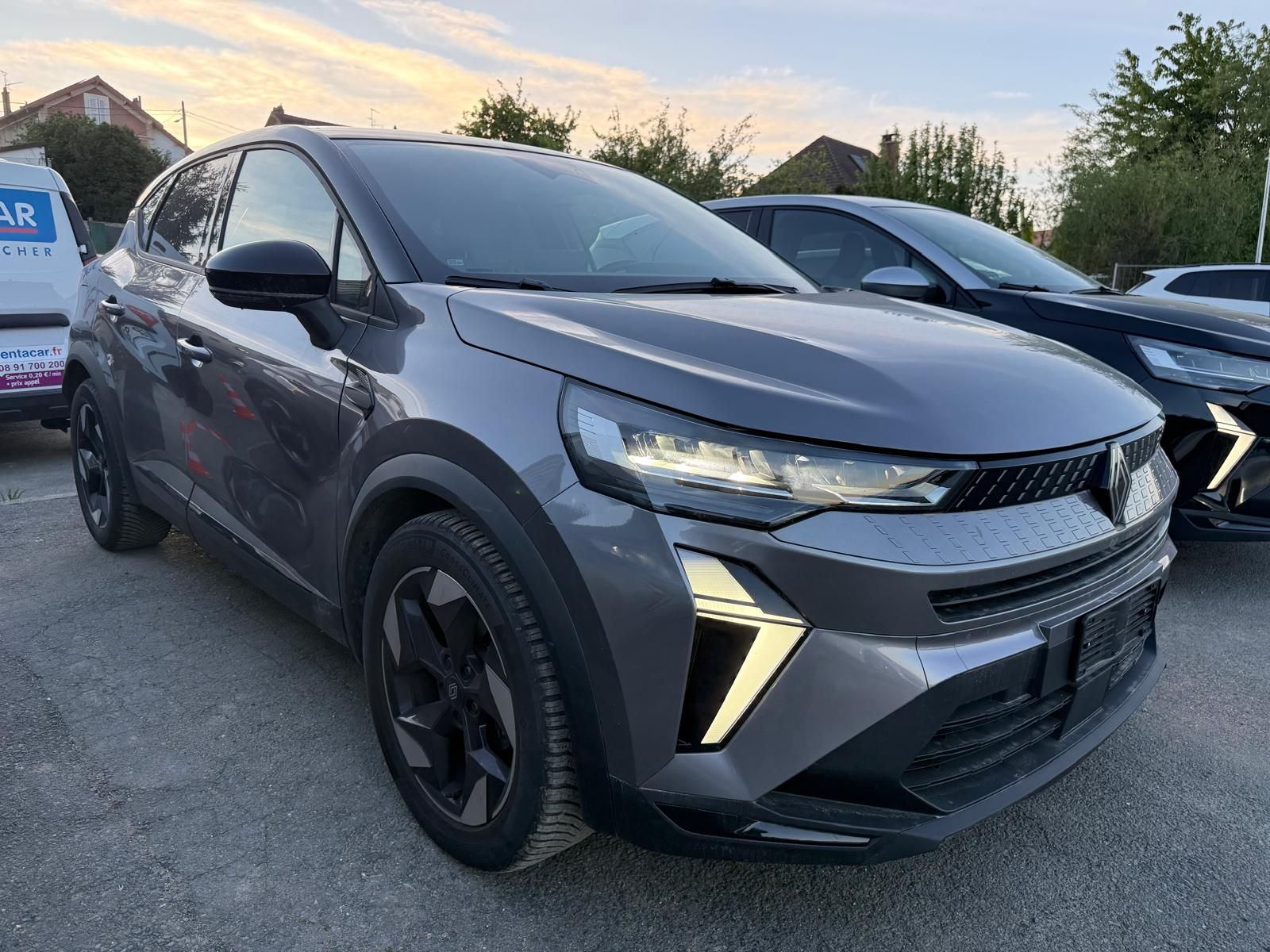 RENAULT CAPTUR 1.0 TCe 90 ch Techno – 5P – Toit Noir occasion - Leader export auto Algérie, licence moudjahidine, CCR (Vue 2) - DJCAR