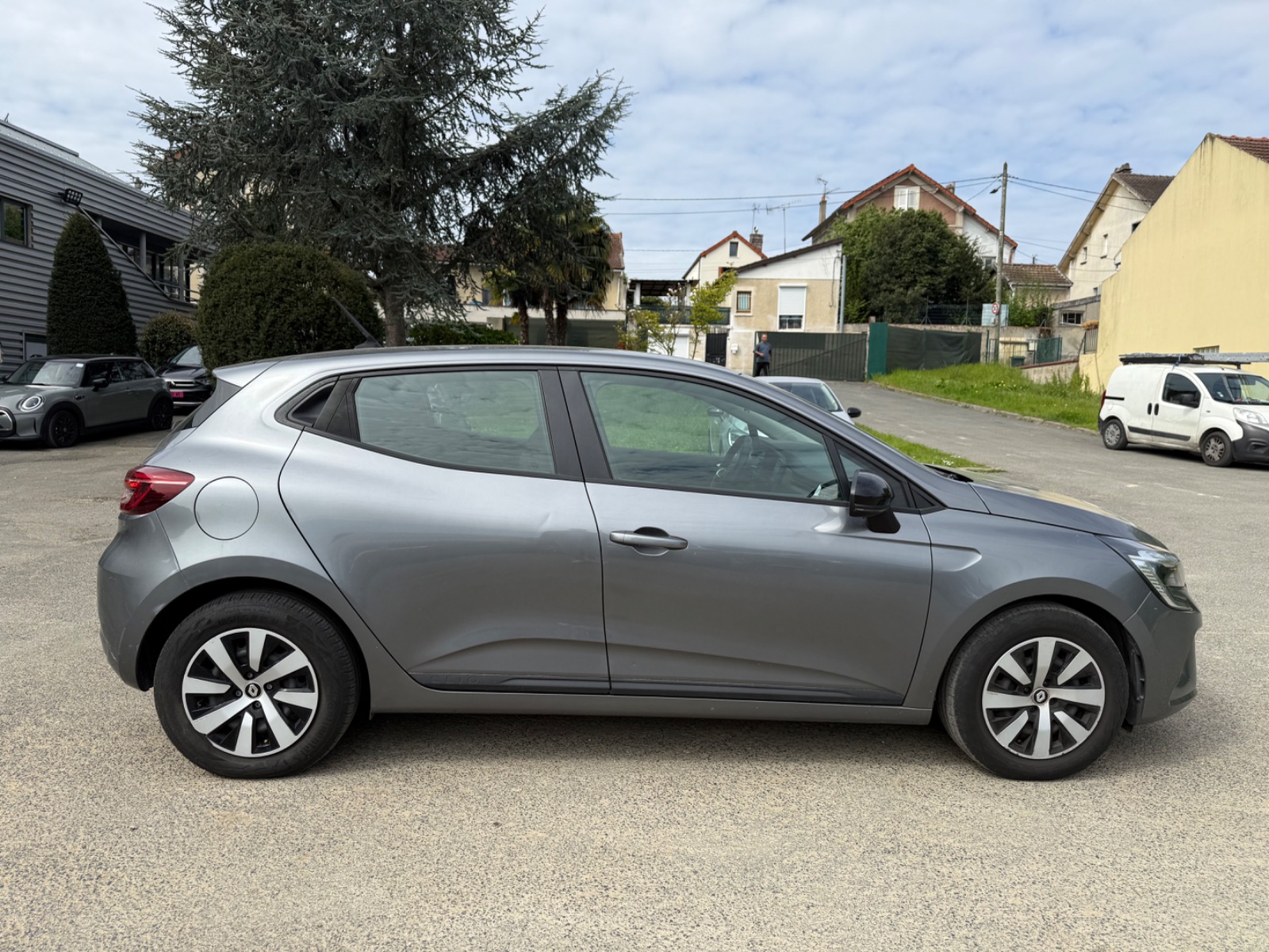 RENAULT CLIO V 1.0 TCe 90 Equilibre – 5P occasion - Leader export auto Algérie, licence moudjahidine, CCR (Vue 1) - DJCAR