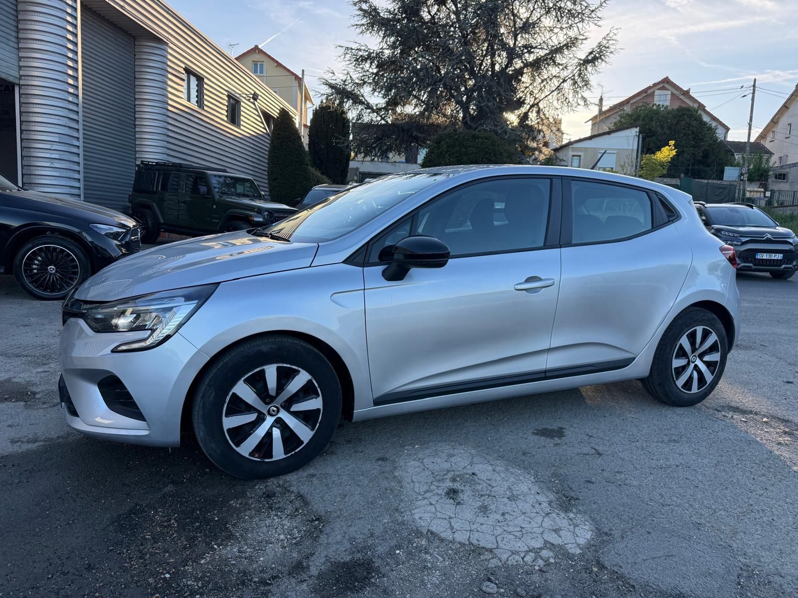 RENAULT CLIO V 1.0 TCe 90 Equilibre – 5P occasion - Leader export auto Algérie, licence moudjahidine, CCR (Vue 1) - DJCAR