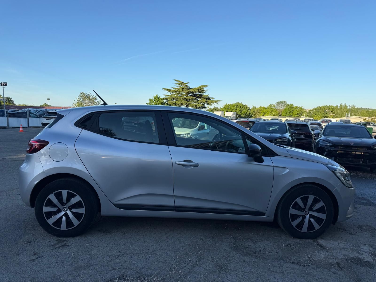 RENAULT CLIO V 1.0 TCe 90 Equilibre – 5P occasion - Leader export auto Algérie, licence moudjahidine, CCR (Vue 5) - DJCAR