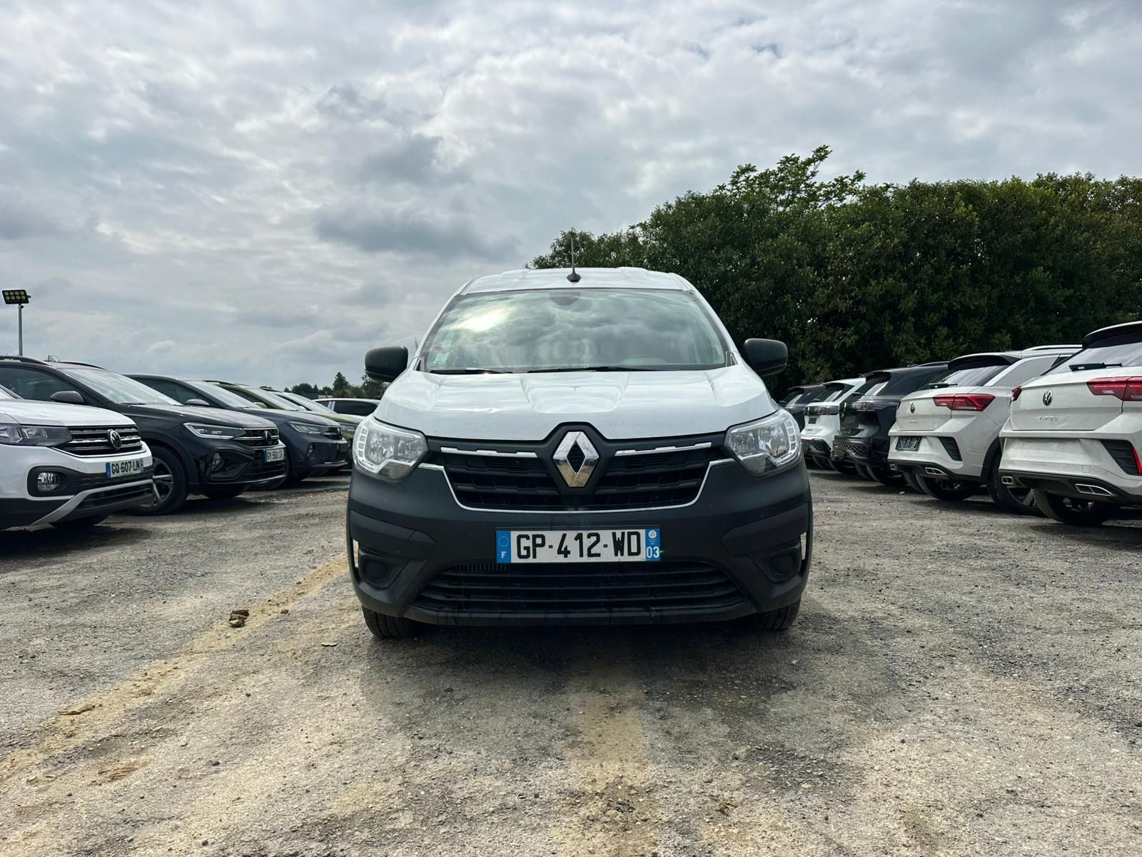 RENAULT EXPRESS VAN 1.3 TCE 100 EXPRESS VAN – 22 CONFORT occasion - Leader export auto Algérie, licence moudjahidine, CCR (Vue 1) - DJCAR