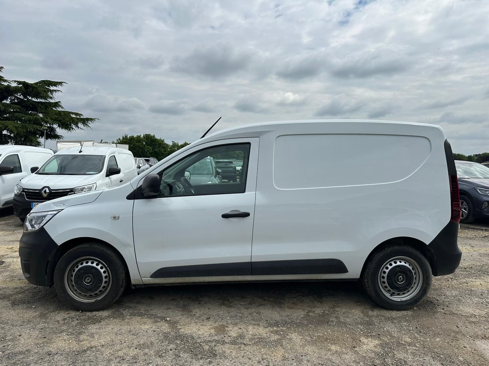 RENAULT EXPRESS VAN 1.3 TCE 100 EXPRESS VAN – 22 CONFORT occasion - Leader export auto Algérie, licence moudjahidine, CCR (Vue 2) - DJCAR