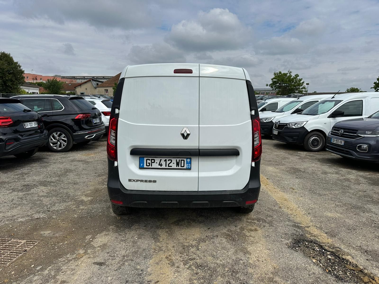RENAULT EXPRESS VAN 1.3 TCE 100 EXPRESS VAN – 22 CONFORT occasion - Leader export auto Algérie, licence moudjahidine, CCR (Vue 4) - DJCAR