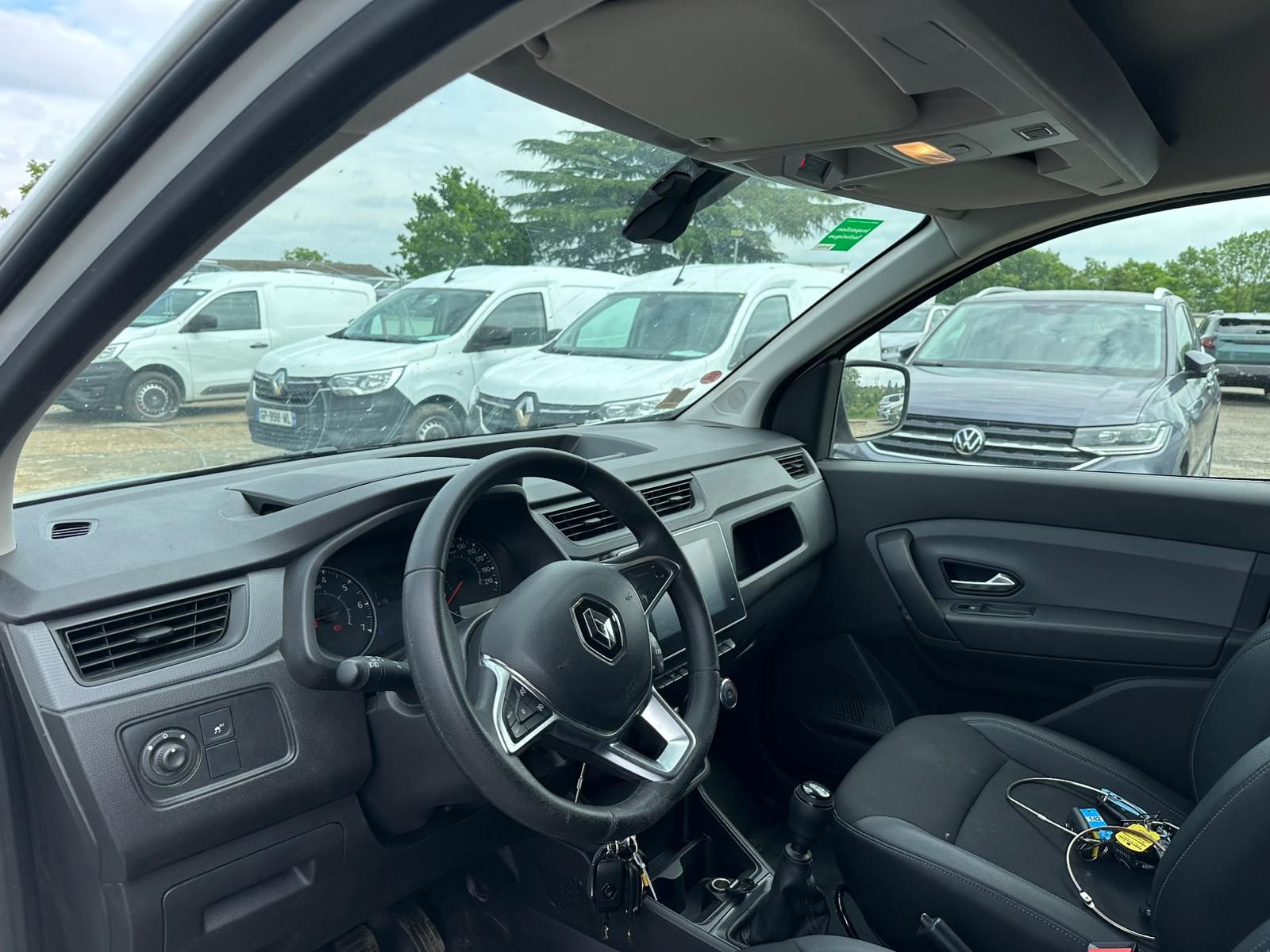 RENAULT EXPRESS VAN 1.3 TCE 100 EXPRESS VAN – 22 CONFORT occasion - Leader export auto Algérie, licence moudjahidine, CCR (Vue 13) - DJCAR