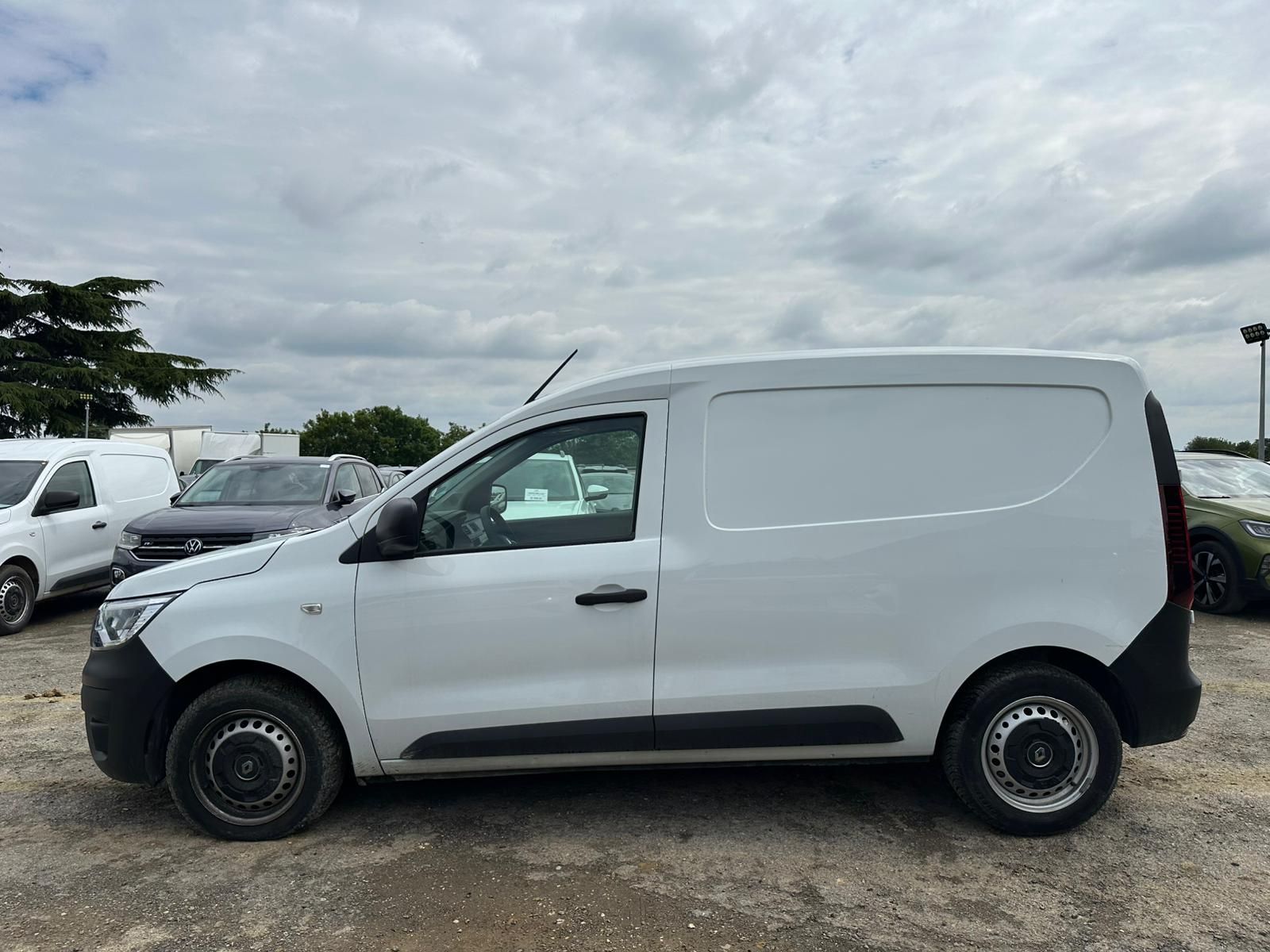 RENAULT EXPRESS VAN 1.3 TCE 100 EXPRESS VAN – 22 CONFORT occasion - Leader export auto Algérie, licence moudjahidine, CCR (Vue 2) - DJCAR