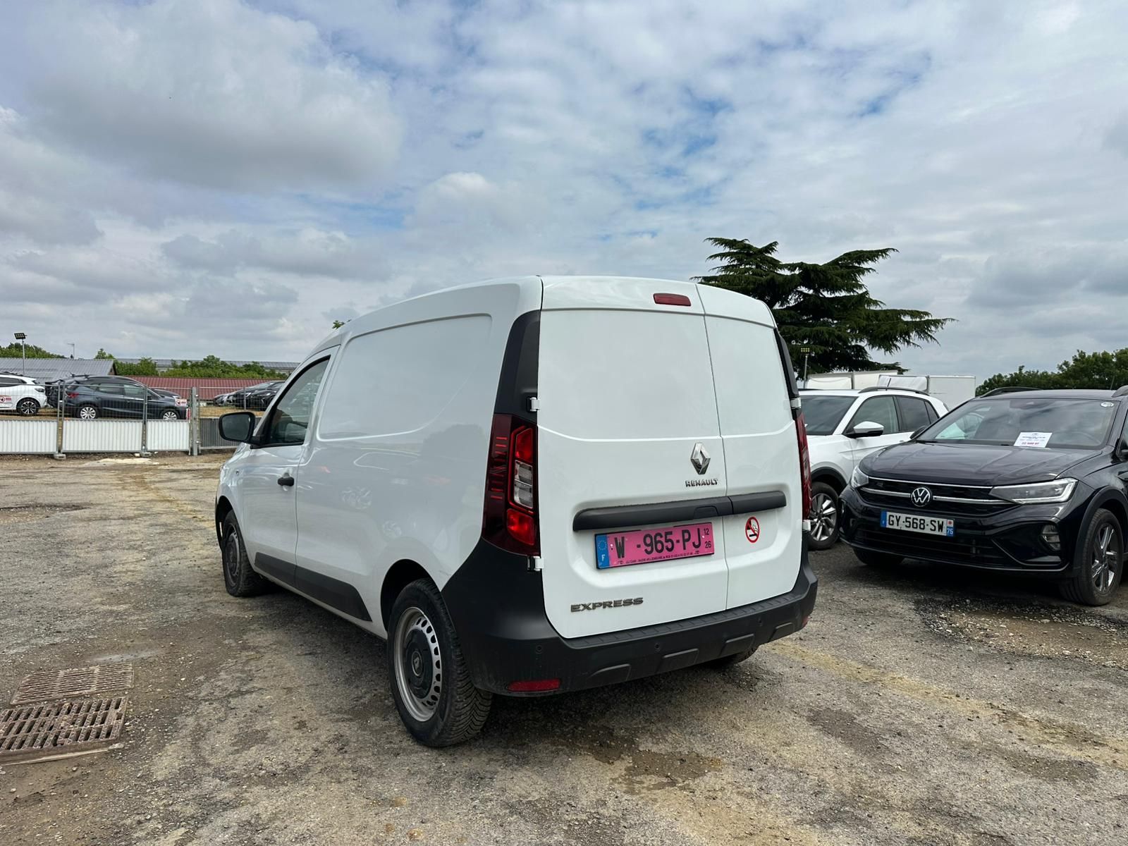 RENAULT EXPRESS VAN 1.3 TCE 100 EXPRESS VAN – 22 CONFORT occasion - Leader export auto Algérie, licence moudjahidine, CCR (Vue 3) - DJCAR