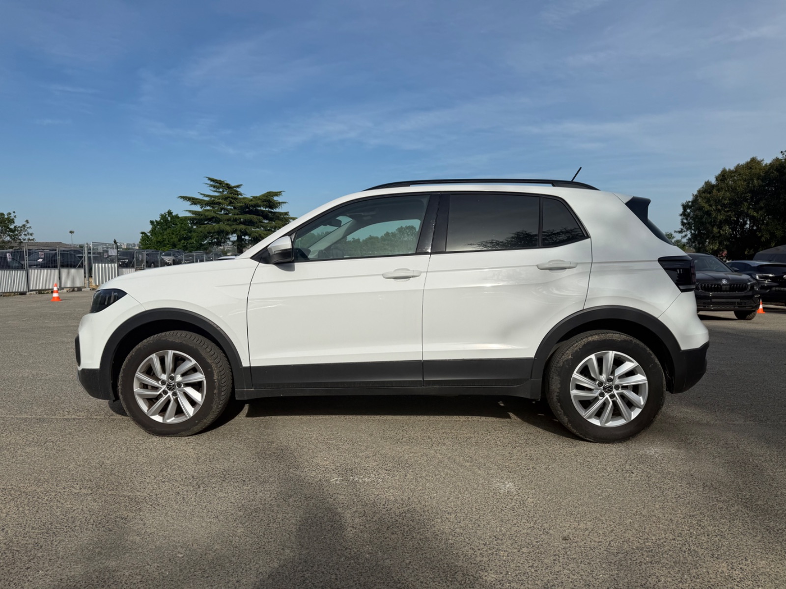 VOLKSWAGEN T-CROSS 1.0 TSI 95 Start/Stop BVM5 Life Tech occasion - Leader export auto Algérie, licence moudjahidine, CCR (Vue 3) - DJCAR