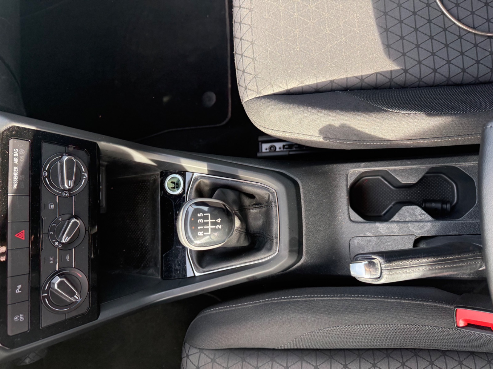 VOLKSWAGEN T-CROSS 1.0 TSI 95 Start/Stop BVM5 Life Tech occasion - Leader export auto Algérie, licence moudjahidine, CCR (Vue 14) - DJCAR