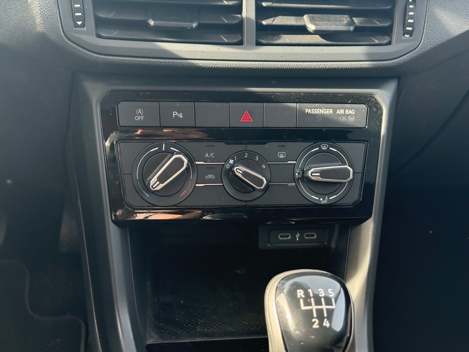 VOLKSWAGEN T-CROSS 1.0 TSI 95 Start/Stop BVM5 Life Tech occasion - Leader export auto Algérie, licence moudjahidine, CCR (Vue 15) - DJCAR