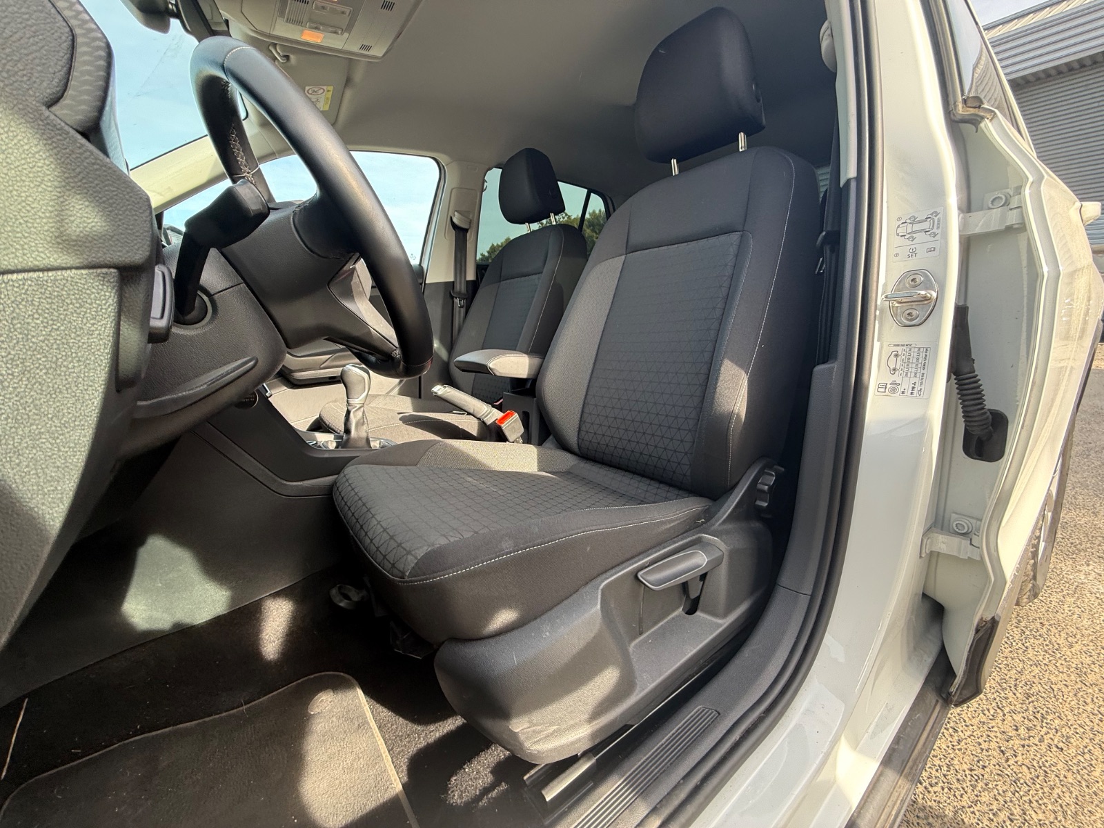 VOLKSWAGEN T-CROSS 1.0 TSI 95 Start/Stop BVM5 Life Tech occasion - Leader export auto Algérie, licence moudjahidine, CCR (Vue 17) - DJCAR