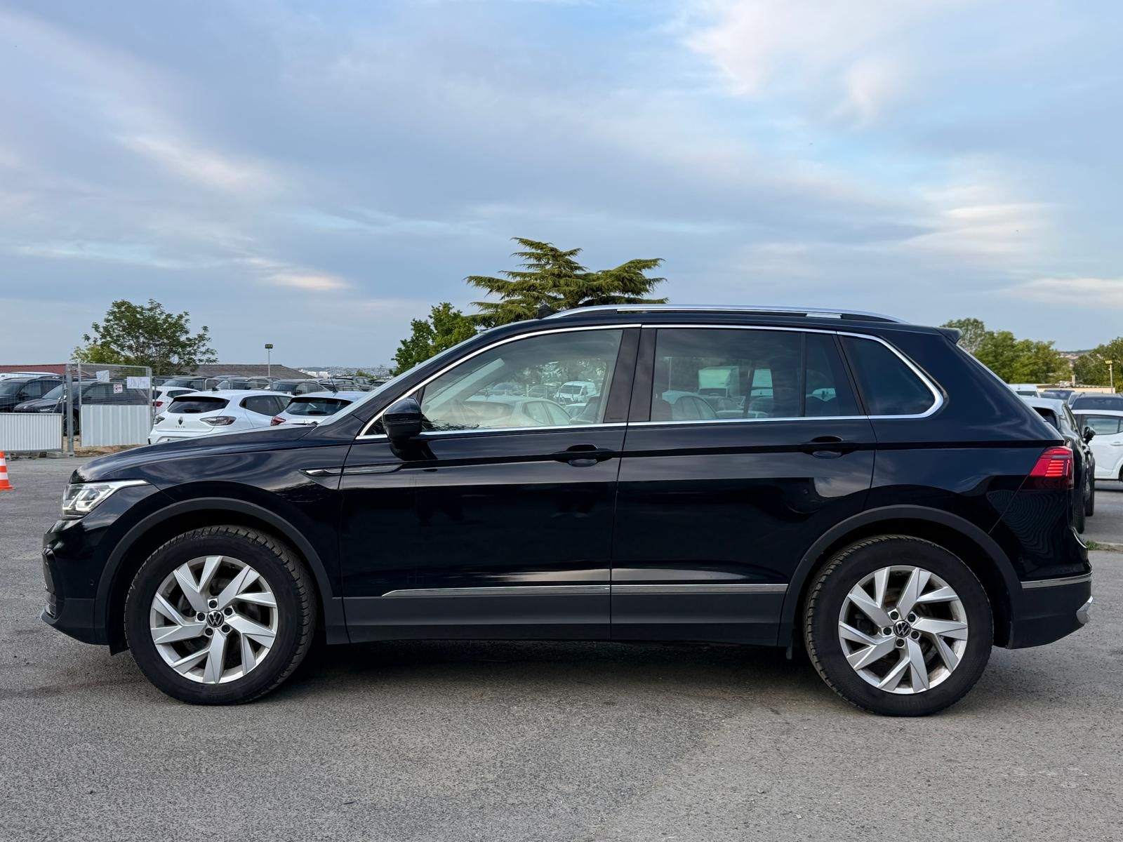 VOLKSWAGEN TIGUAN 1.5 TSI 150ch DSG7 Elegance – Siege Cuir – TO occasion - Leader export auto Algérie, licence moudjahidine, CCR (Vue 2) - DJCAR