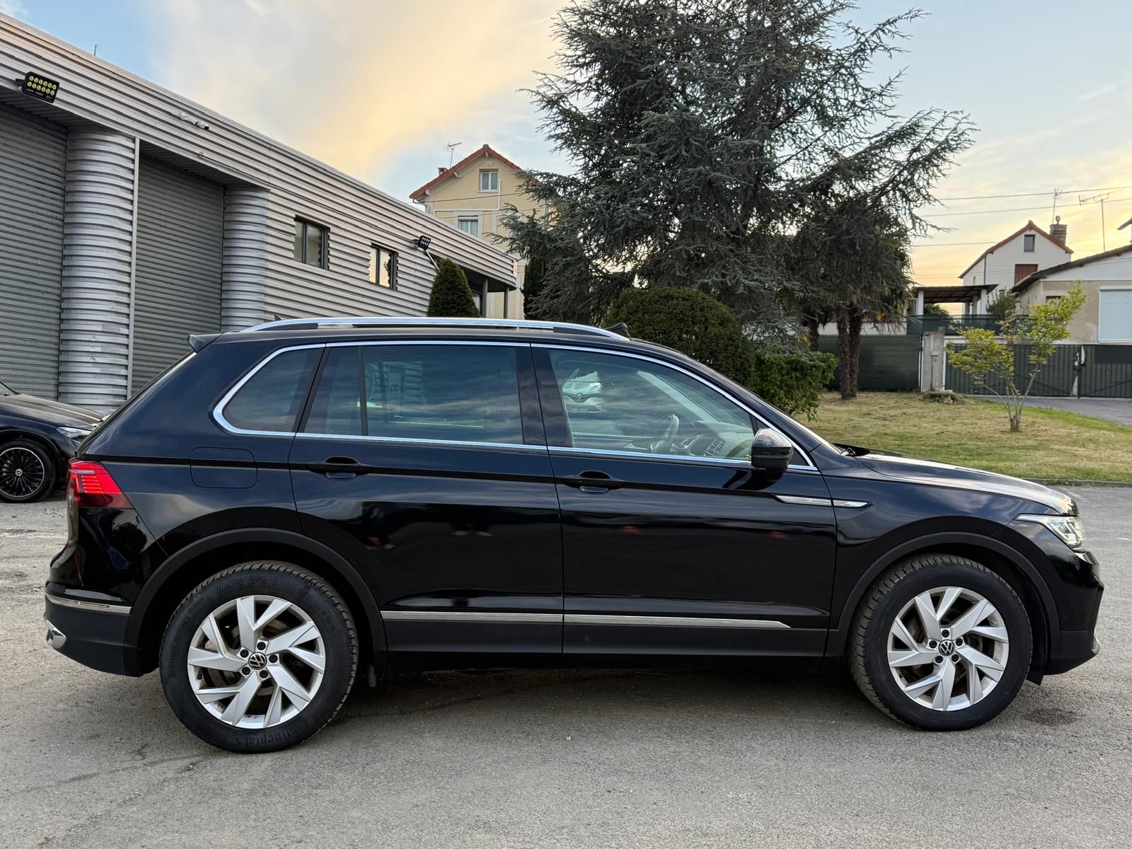 VOLKSWAGEN TIGUAN 1.5 TSI 150ch DSG7 Elegance – Siege Cuir – TO occasion - Leader export auto Algérie, licence moudjahidine, CCR (Vue 4) - DJCAR